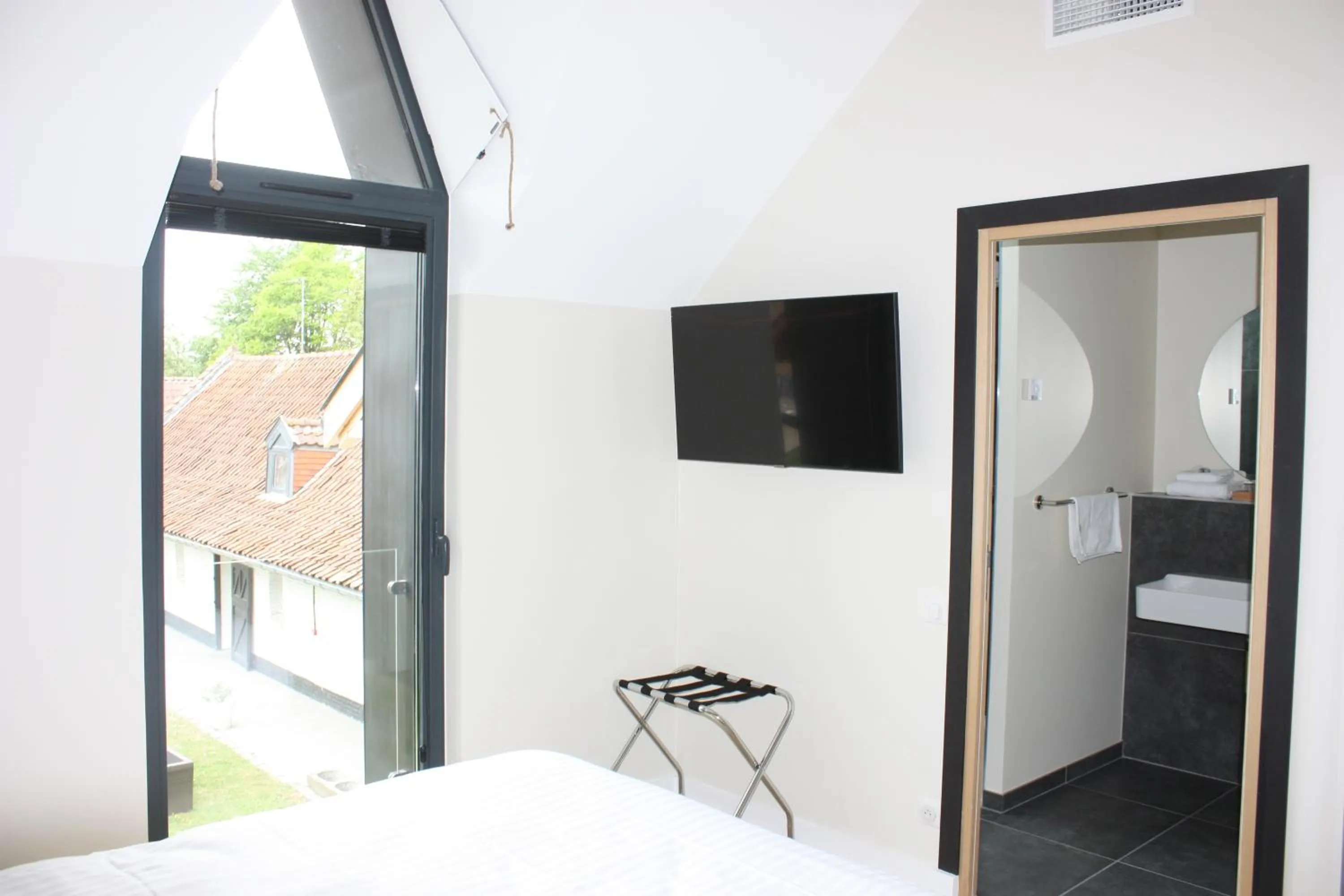 Photo of the whole room, Bed in La Ferme Blanche, The Originals Relais