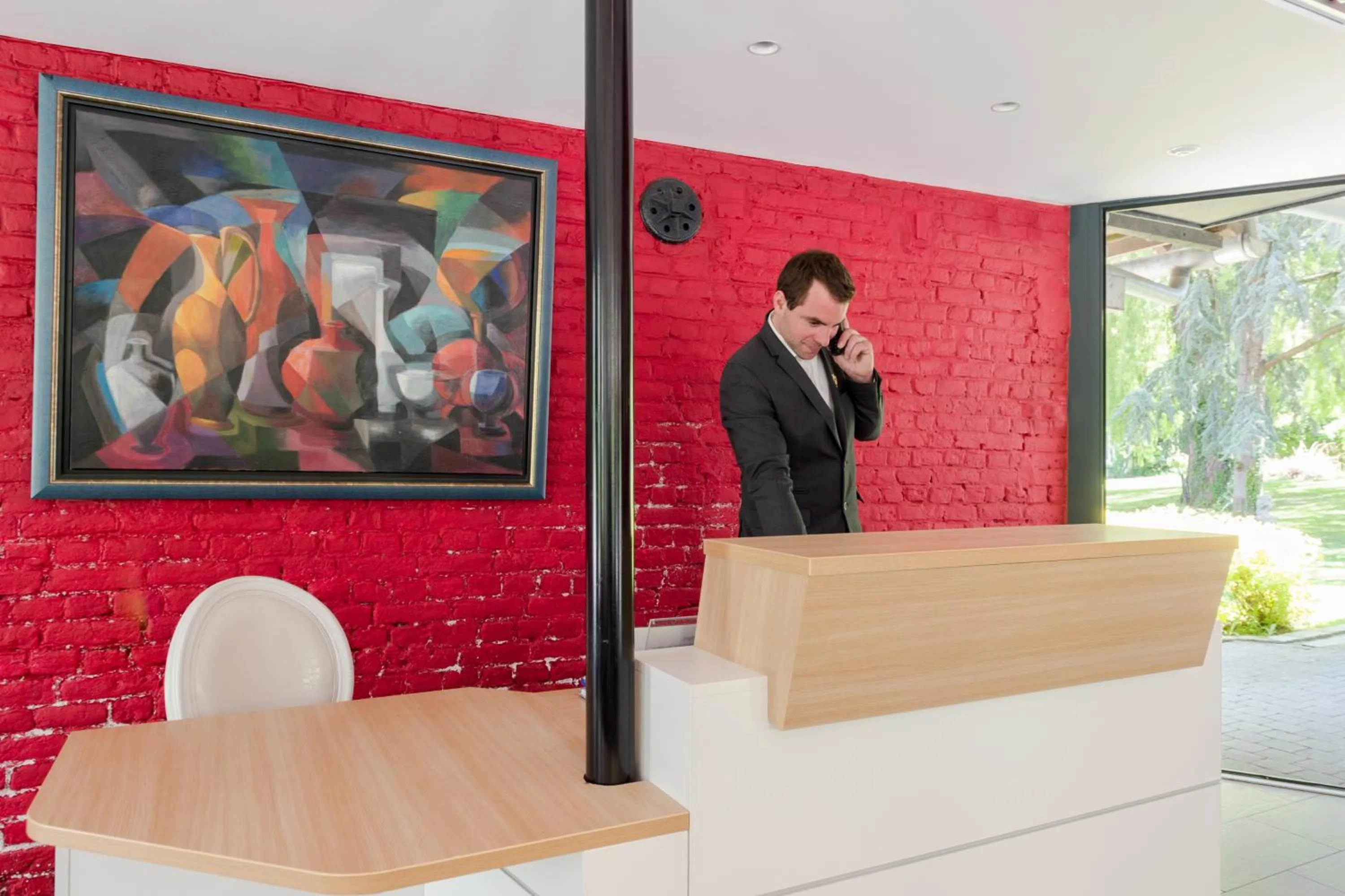 Lobby or reception in La Ferme Blanche, The Originals Relais