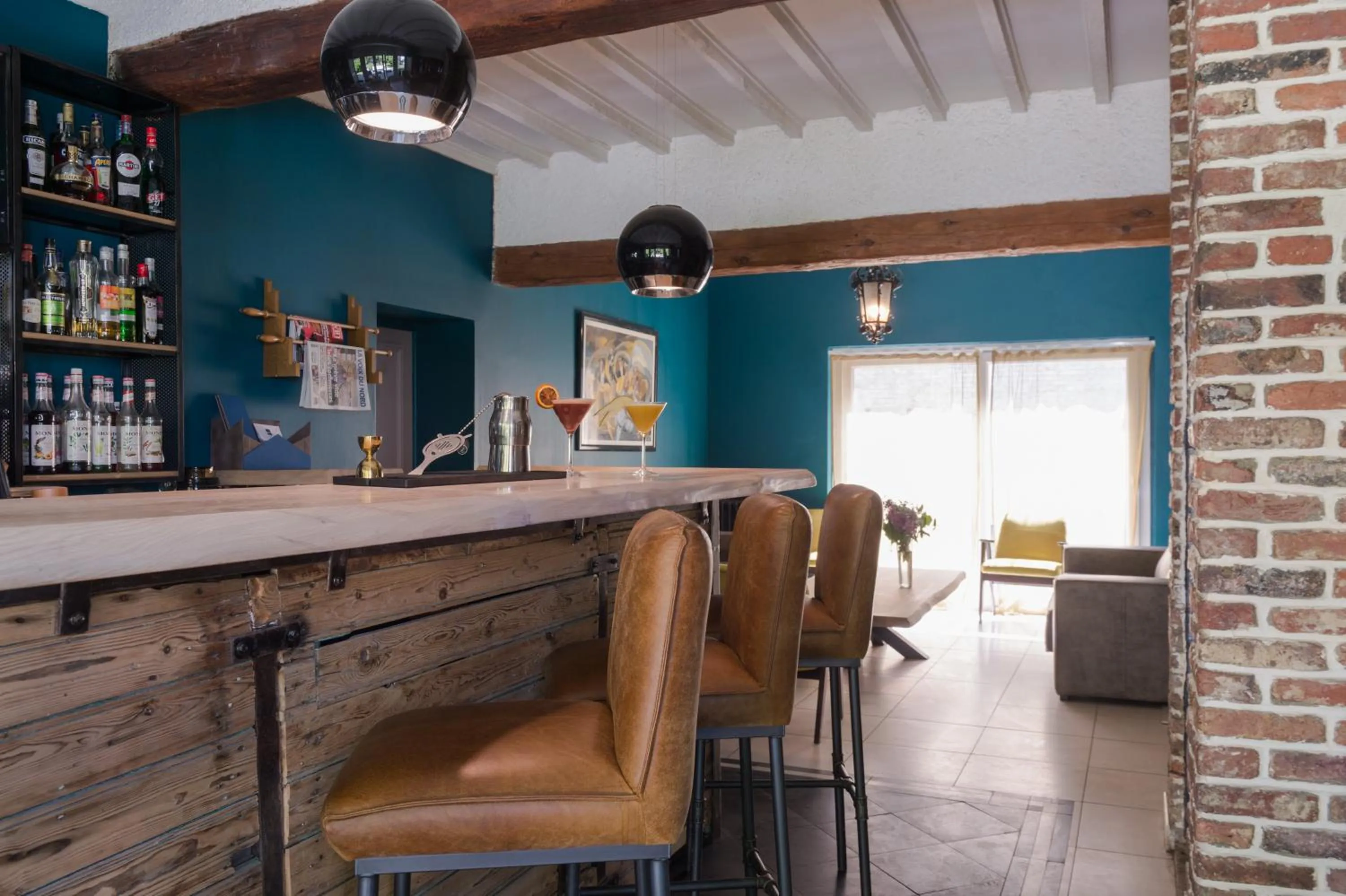 Lounge or bar in La Ferme Blanche, The Originals Relais