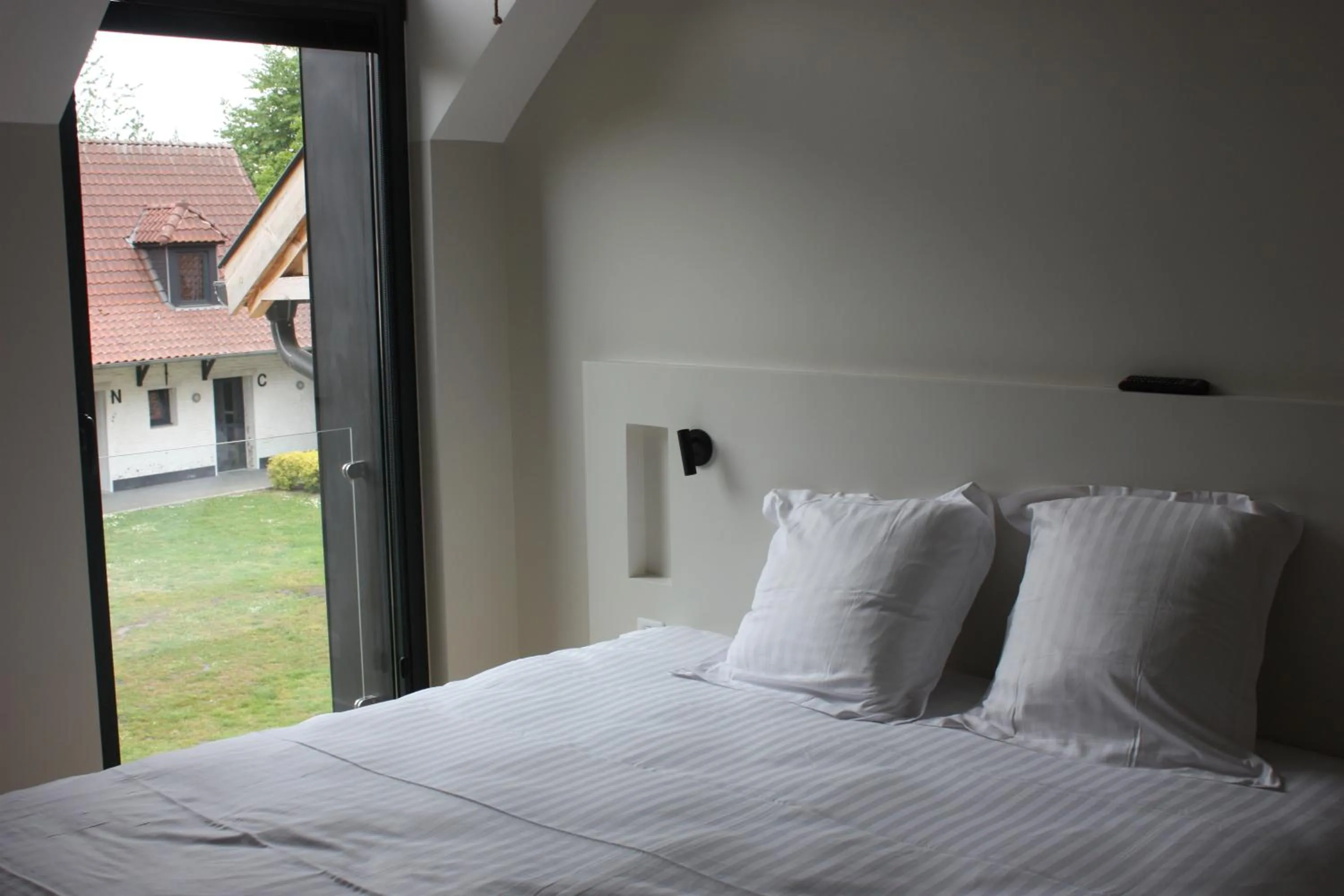 Photo of the whole room, Bed in La Ferme Blanche, The Originals Relais