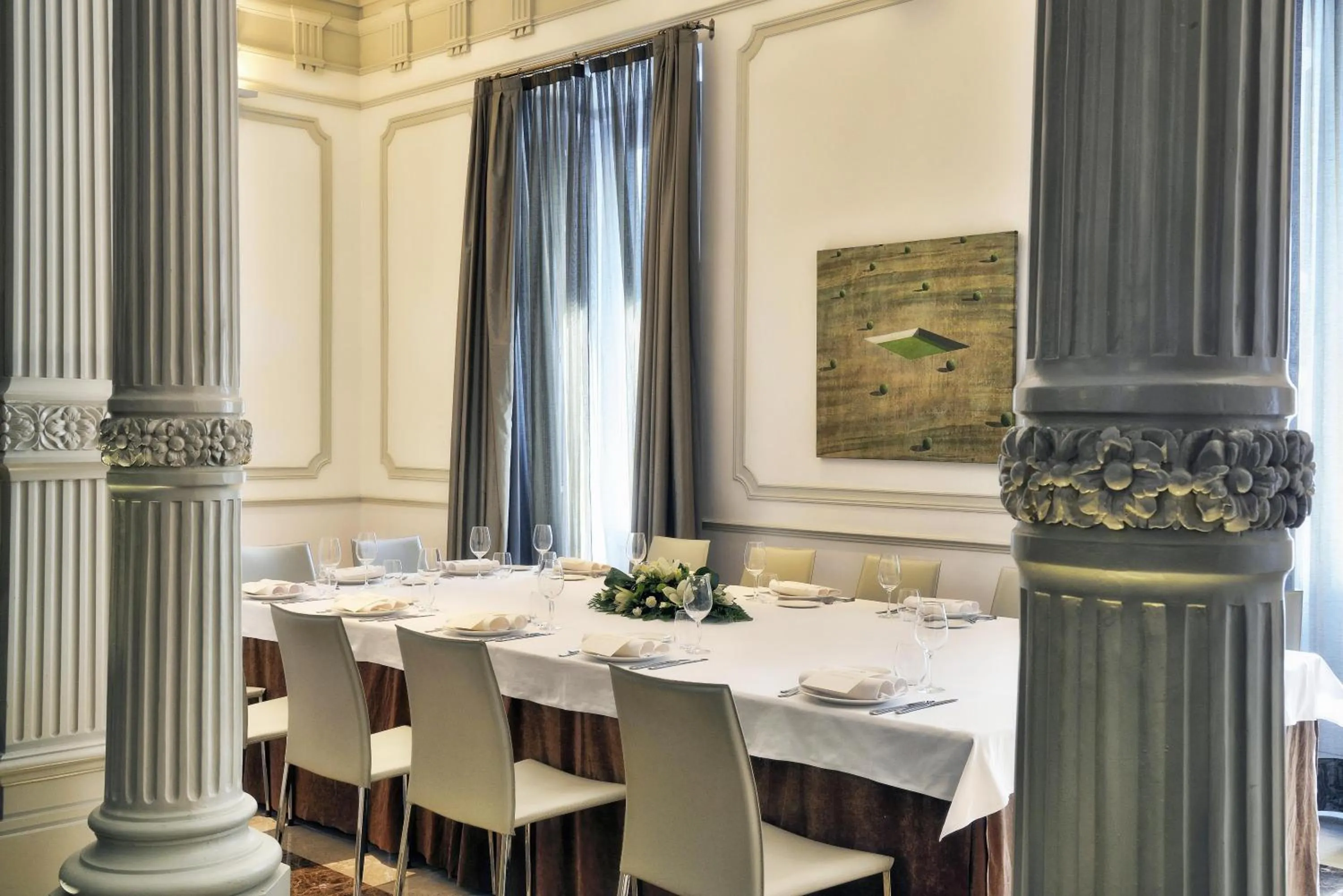 Meeting/conference room in NH Collection Madrid Palacio de Tepa