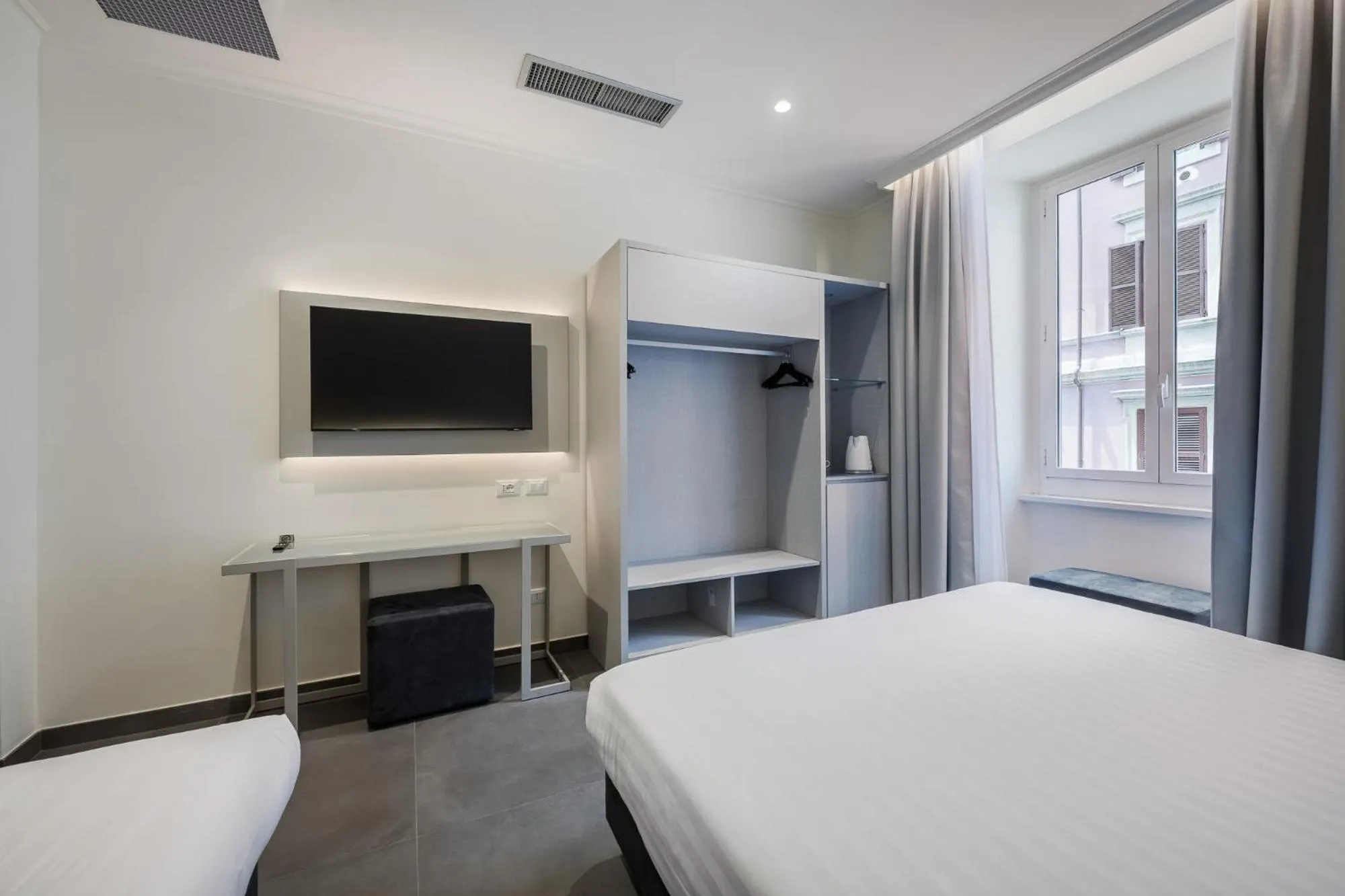 TV and multimedia, Bed in Hotel California