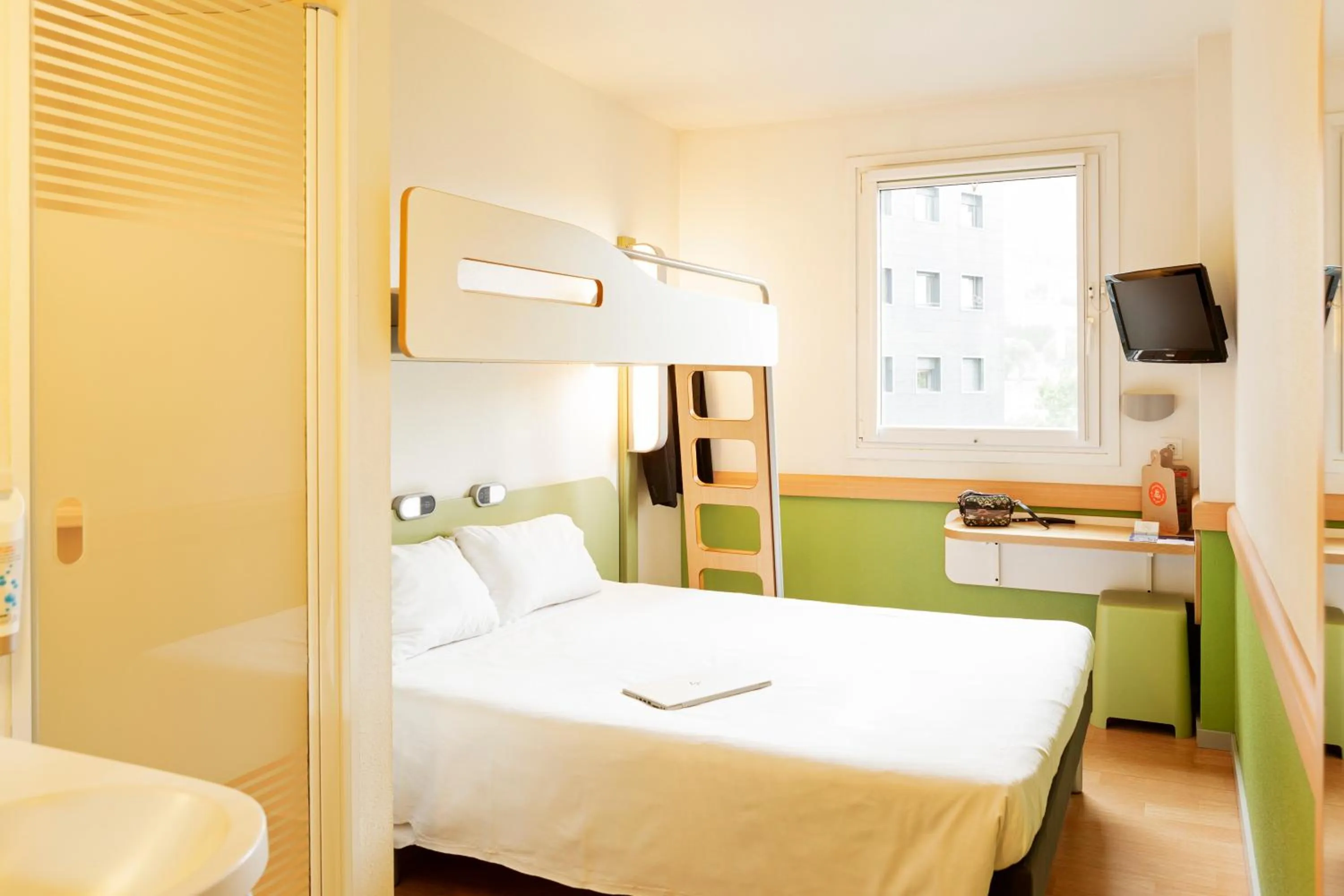 Bed in Ibis Budget Oviedo