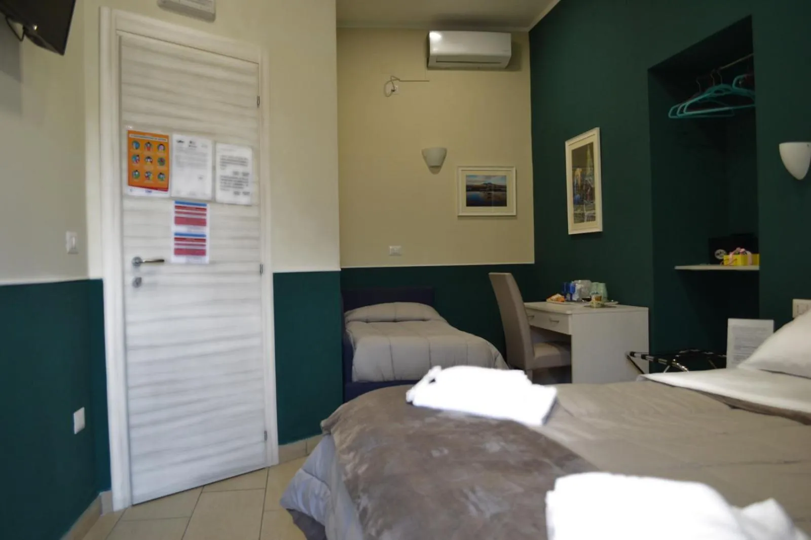 Bed in Il Viaggio di Dante Historical Center