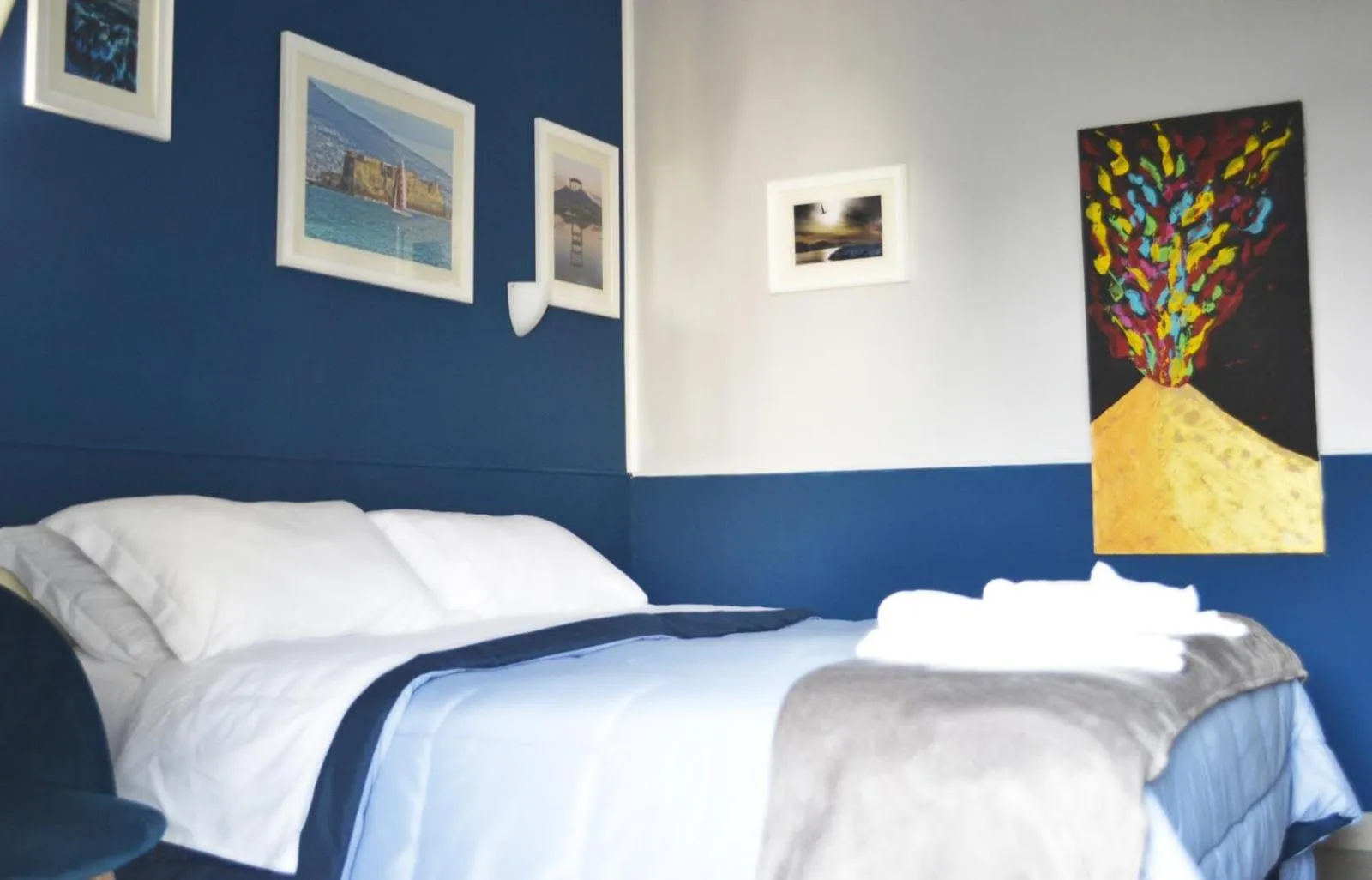 Bedroom, Bed in Il Viaggio di Dante Historical Center