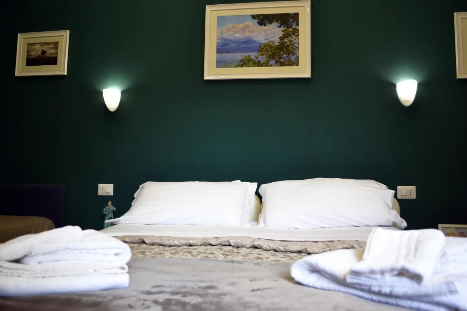 Bed in Il Viaggio di Dante Historical Center