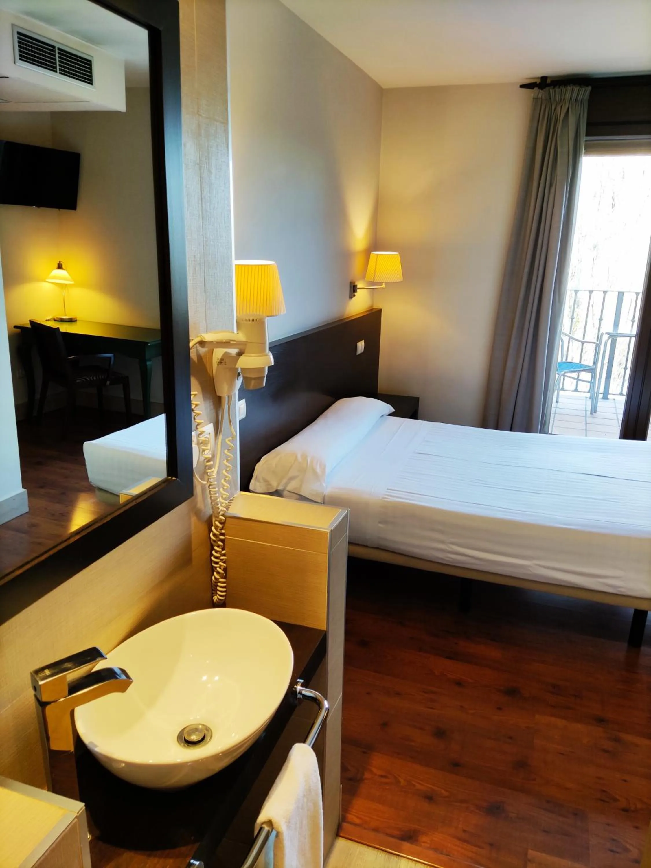 Bed in Hotel Puerta del Arco