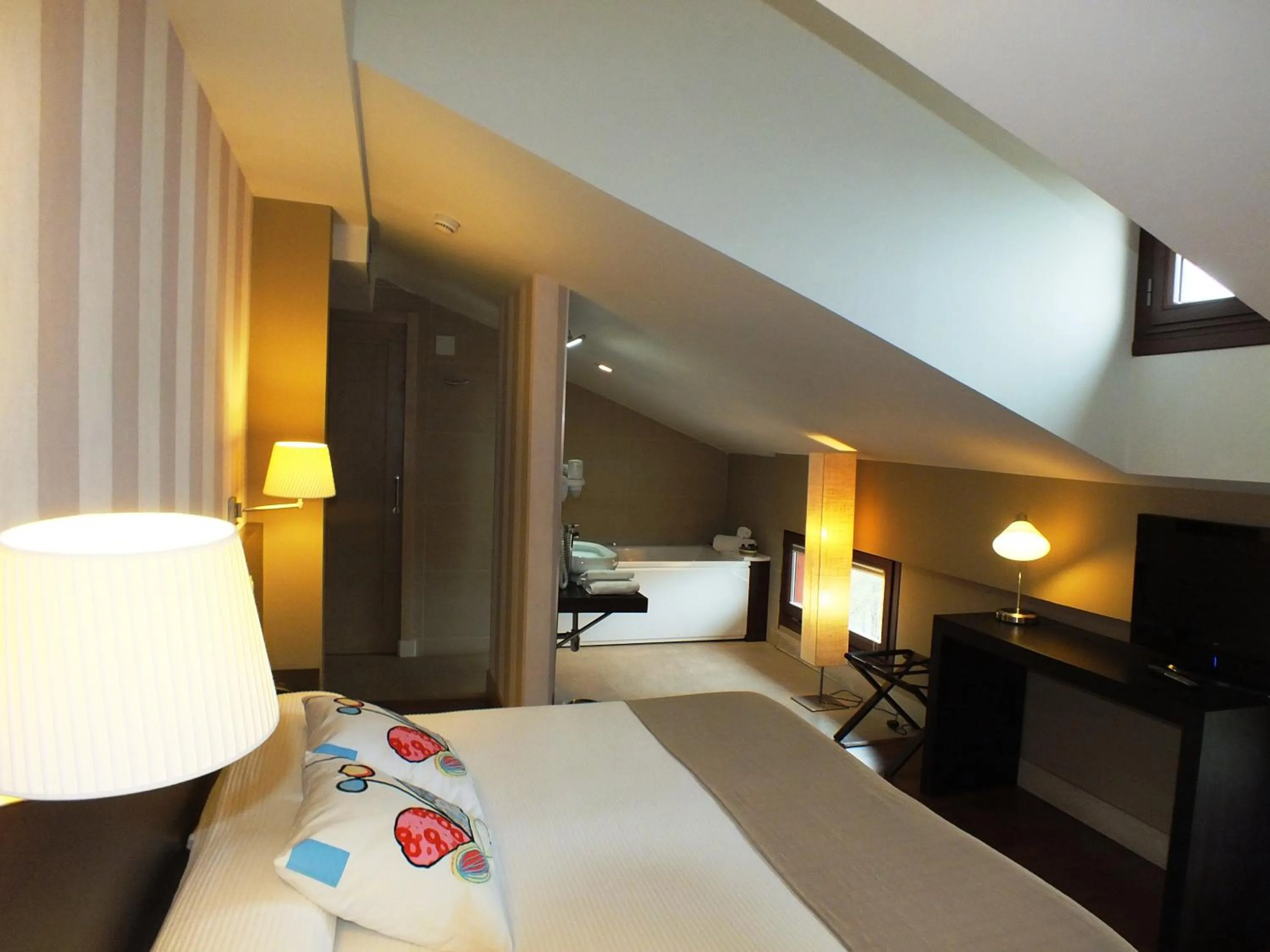 Bedroom, Bed in Hotel Puerta del Arco