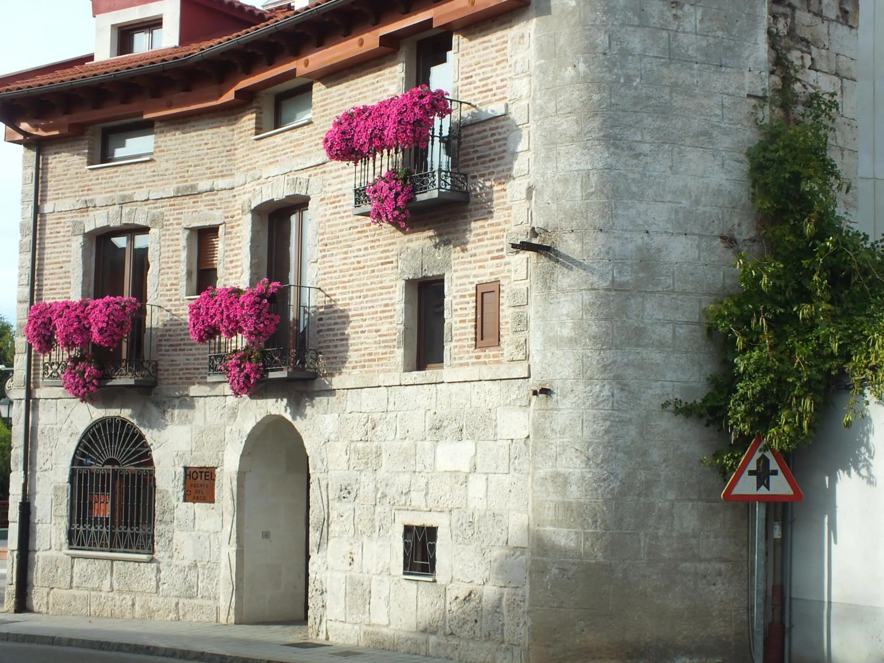 Property building in Hotel Puerta del Arco