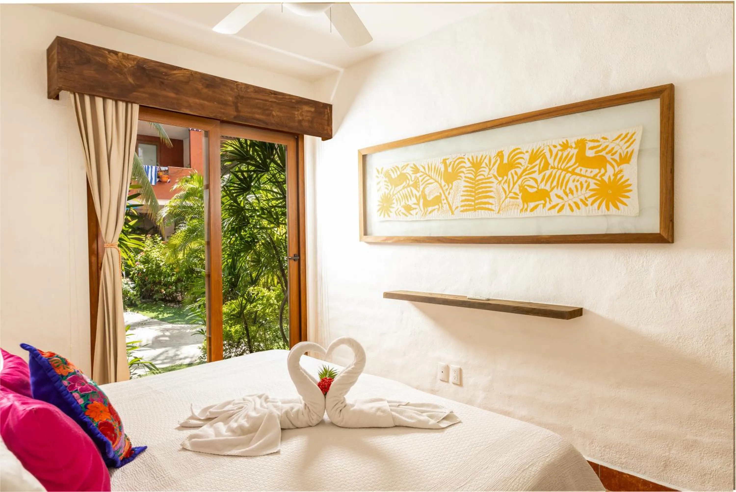 Bed in Casa Lotería -Pueblito Sayulita- Colorful, Family and Relax Experience with Private Parking and Pool