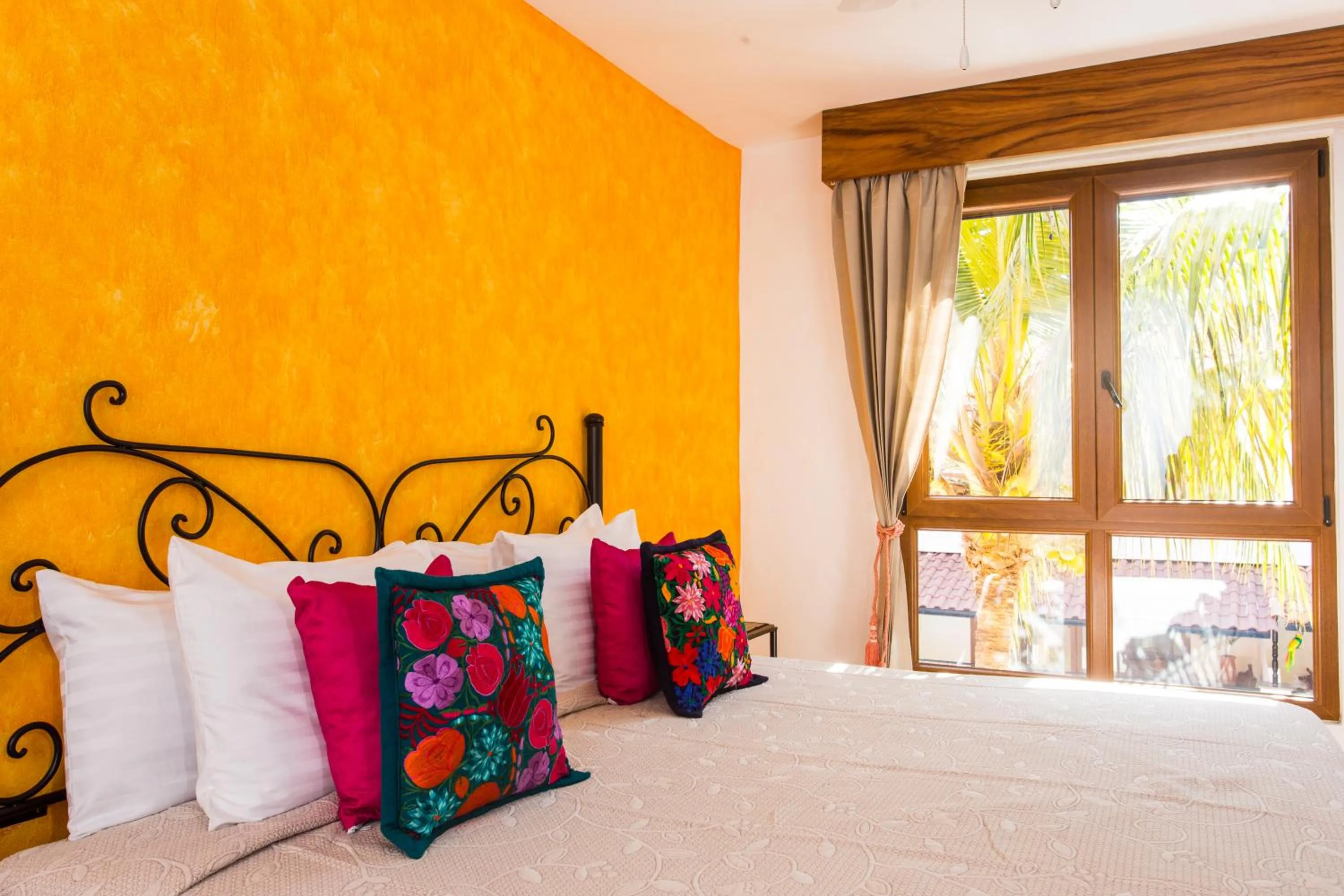 Bed in Casa Lotería -Pueblito Sayulita- Colorful, Family and Relax Experience with Private Parking and Pool