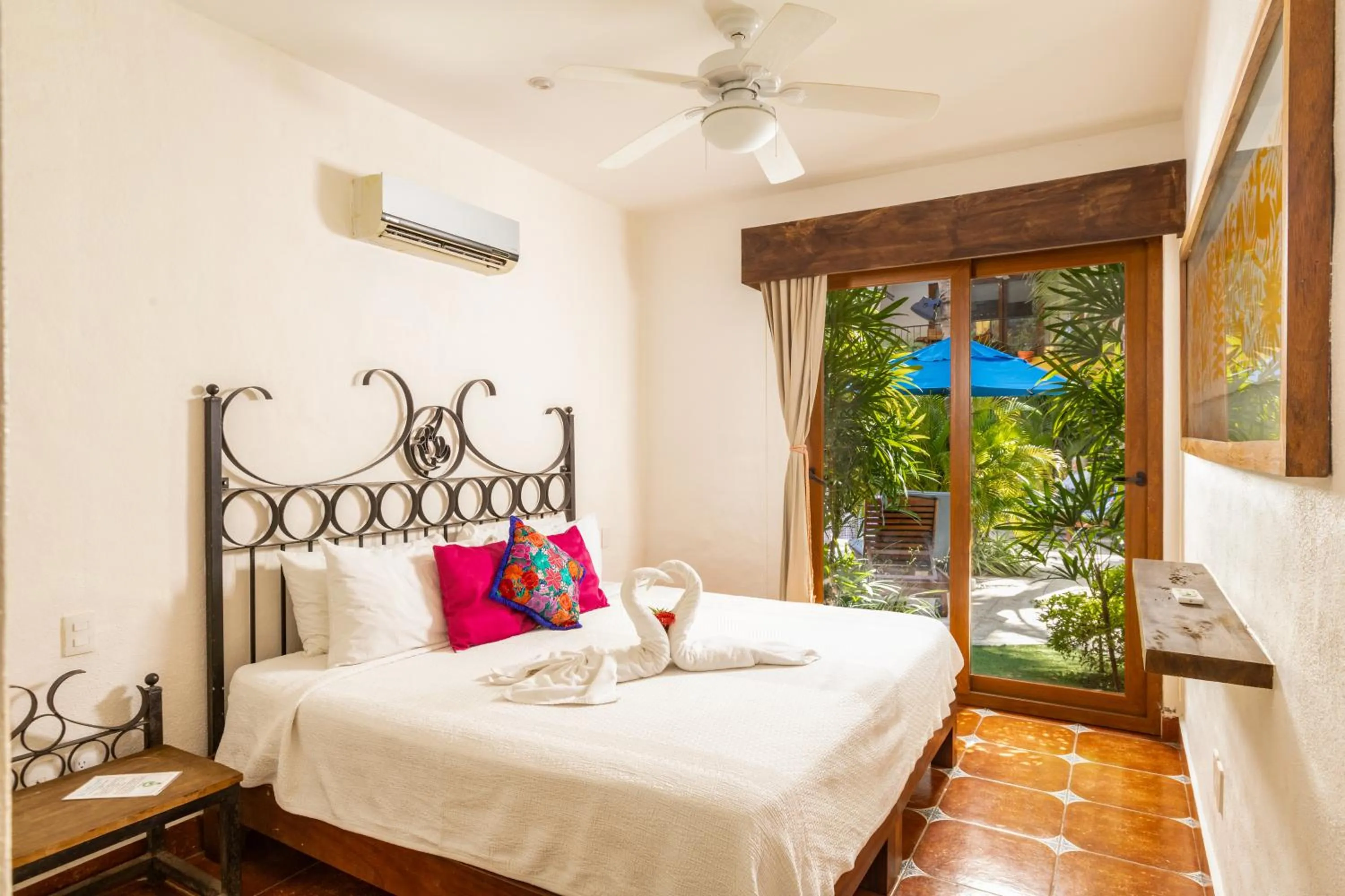 Bed in Casa Lotería -Pueblito Sayulita- Colorful, Family and Relax Experience with Private Parking and Pool