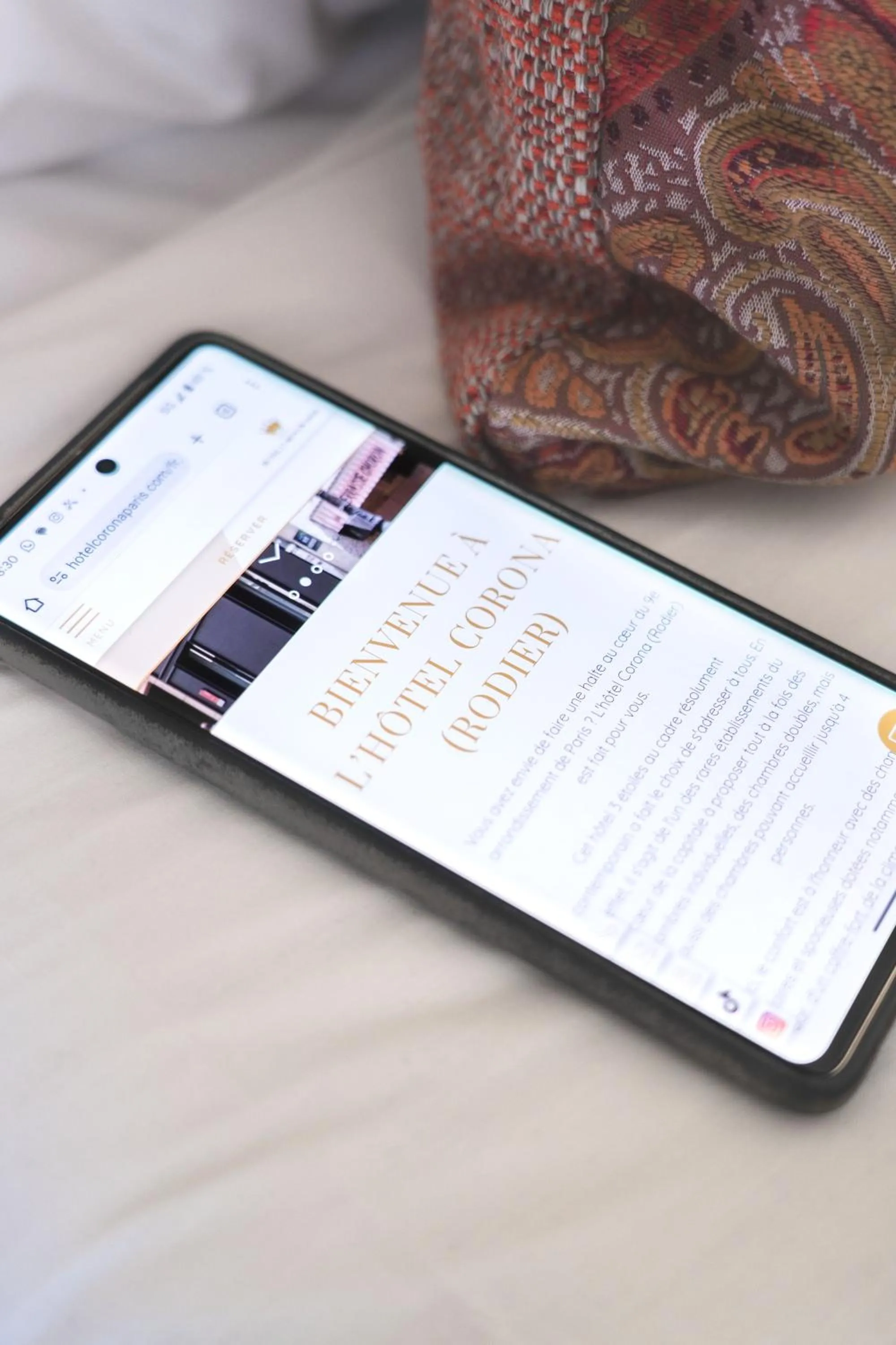 Property building, Bed in Hotel Corona -Rodier-