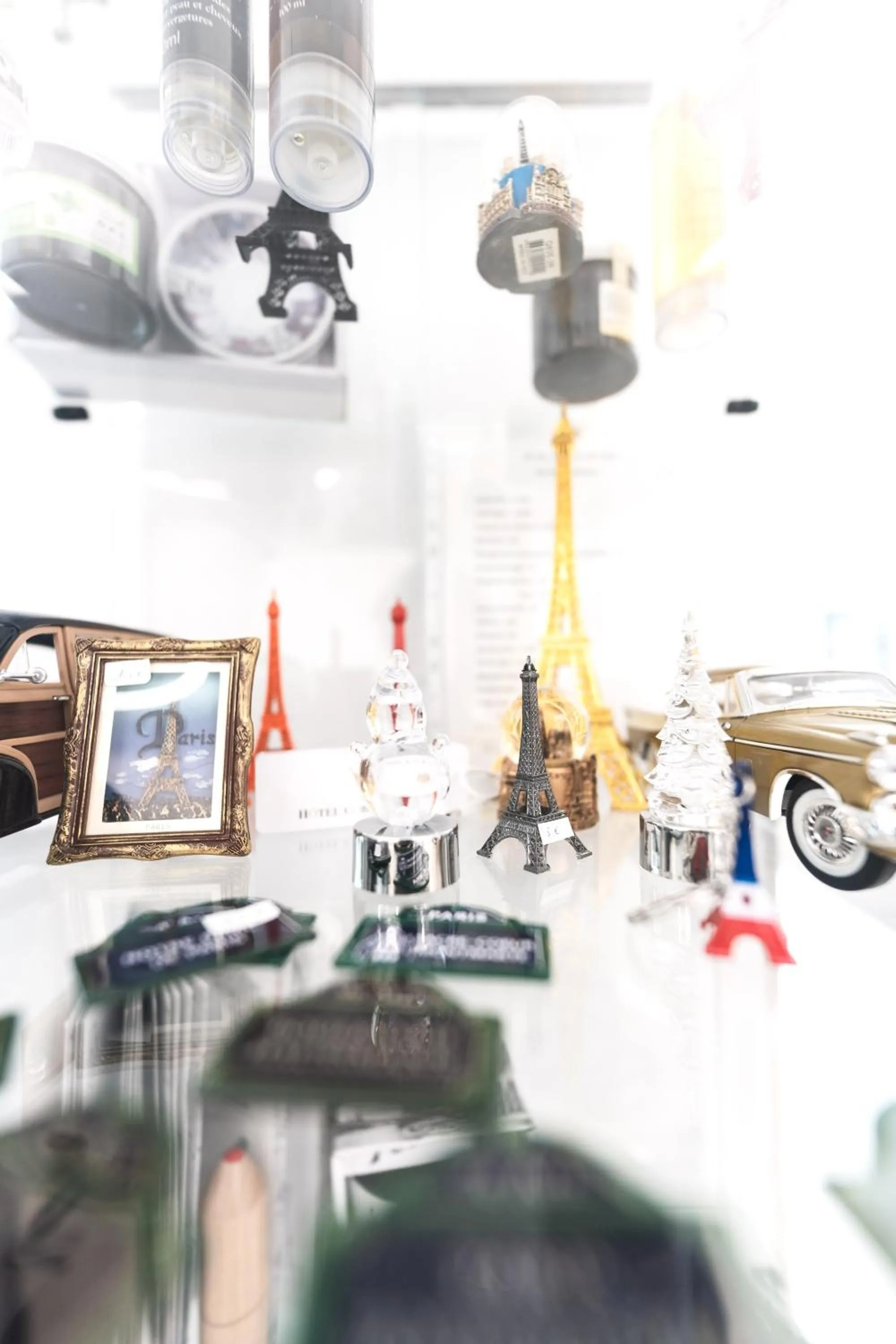 On-site shops in Hotel Corona -Rodier-