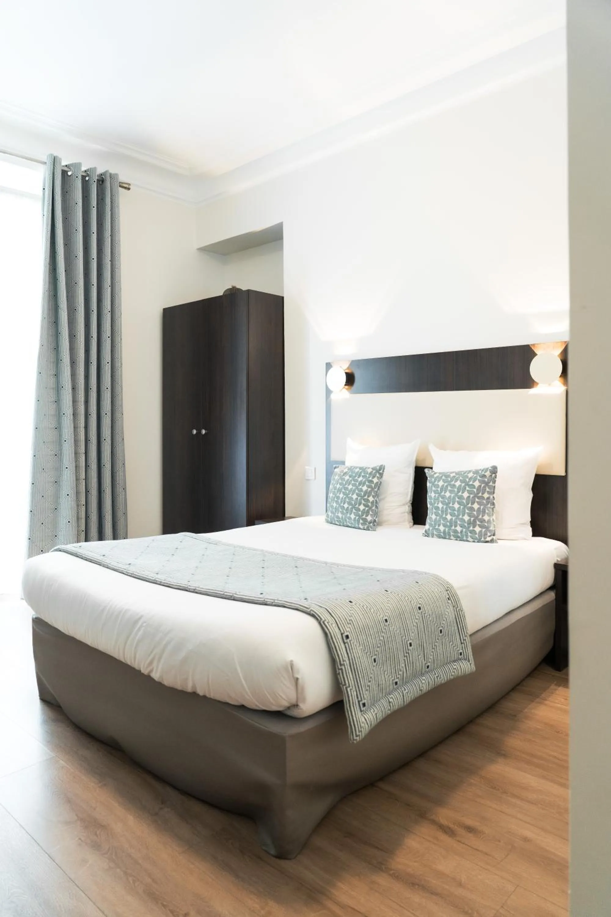 Photo of the whole room, Bed in Hotel Corona -Rodier-