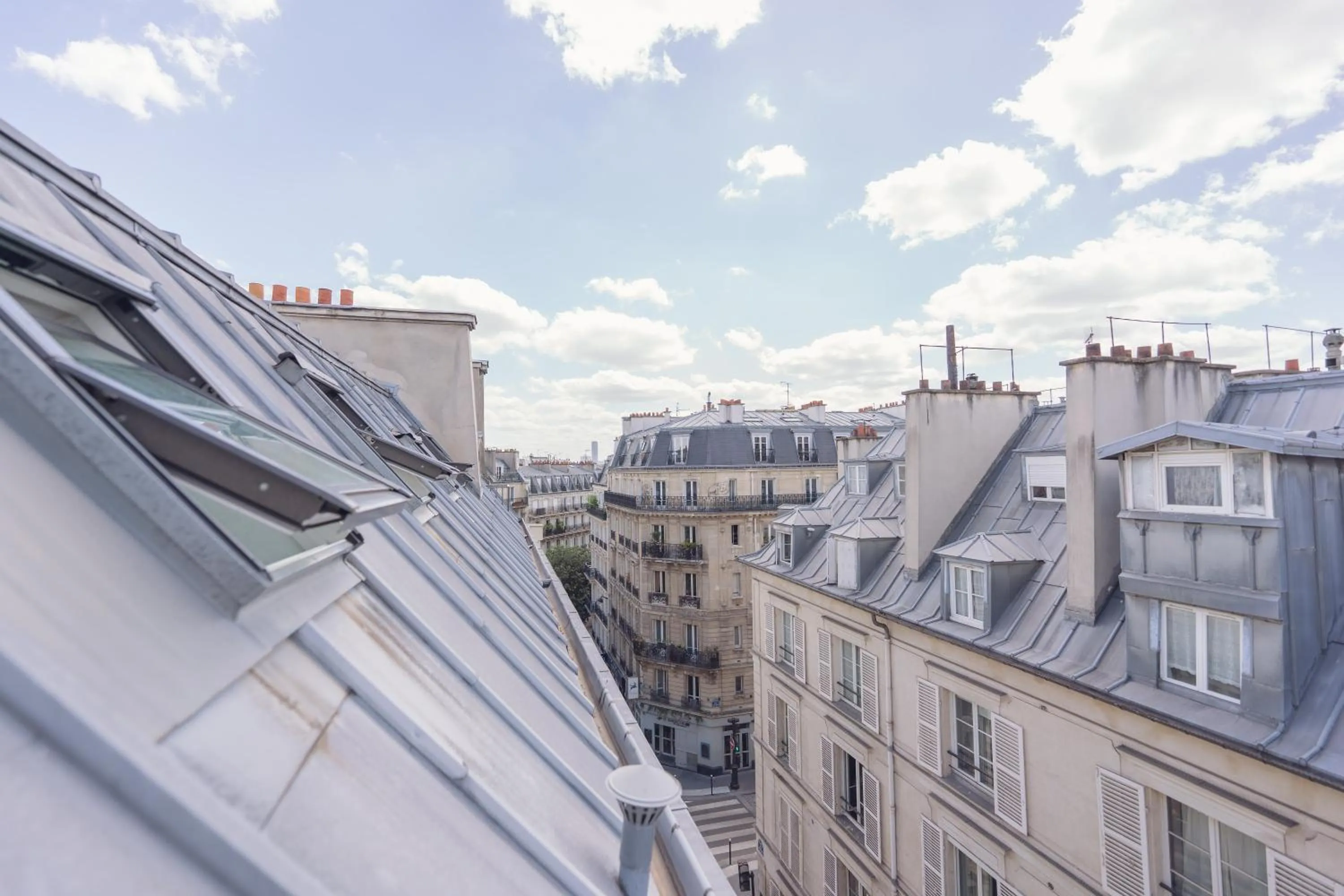 Property building in Hotel Corona -Rodier-