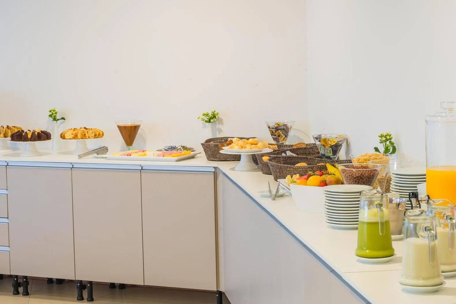 Food and drinks in Tri Hotel São João Batista