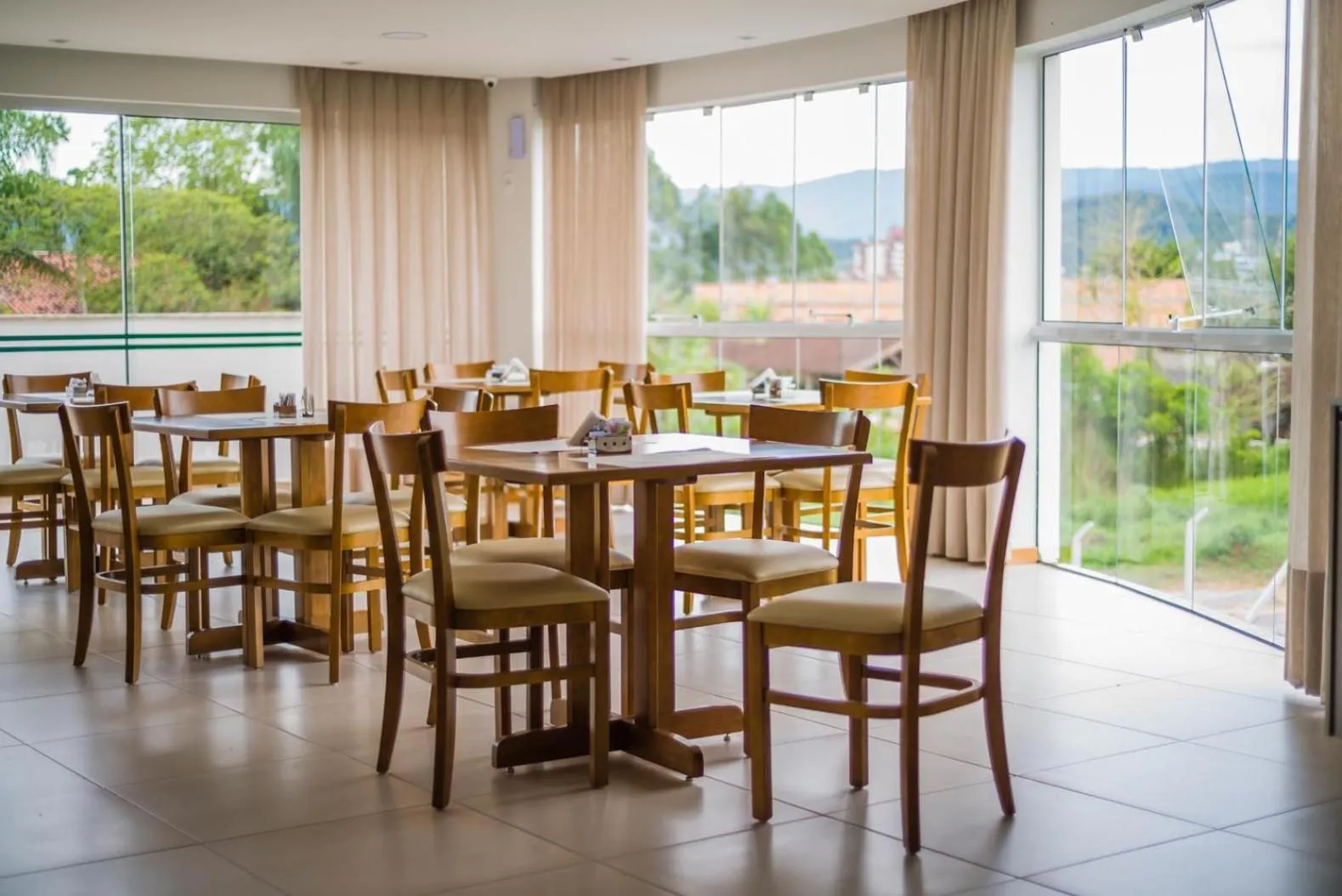 Restaurant/places to eat in Tri Hotel São João Batista