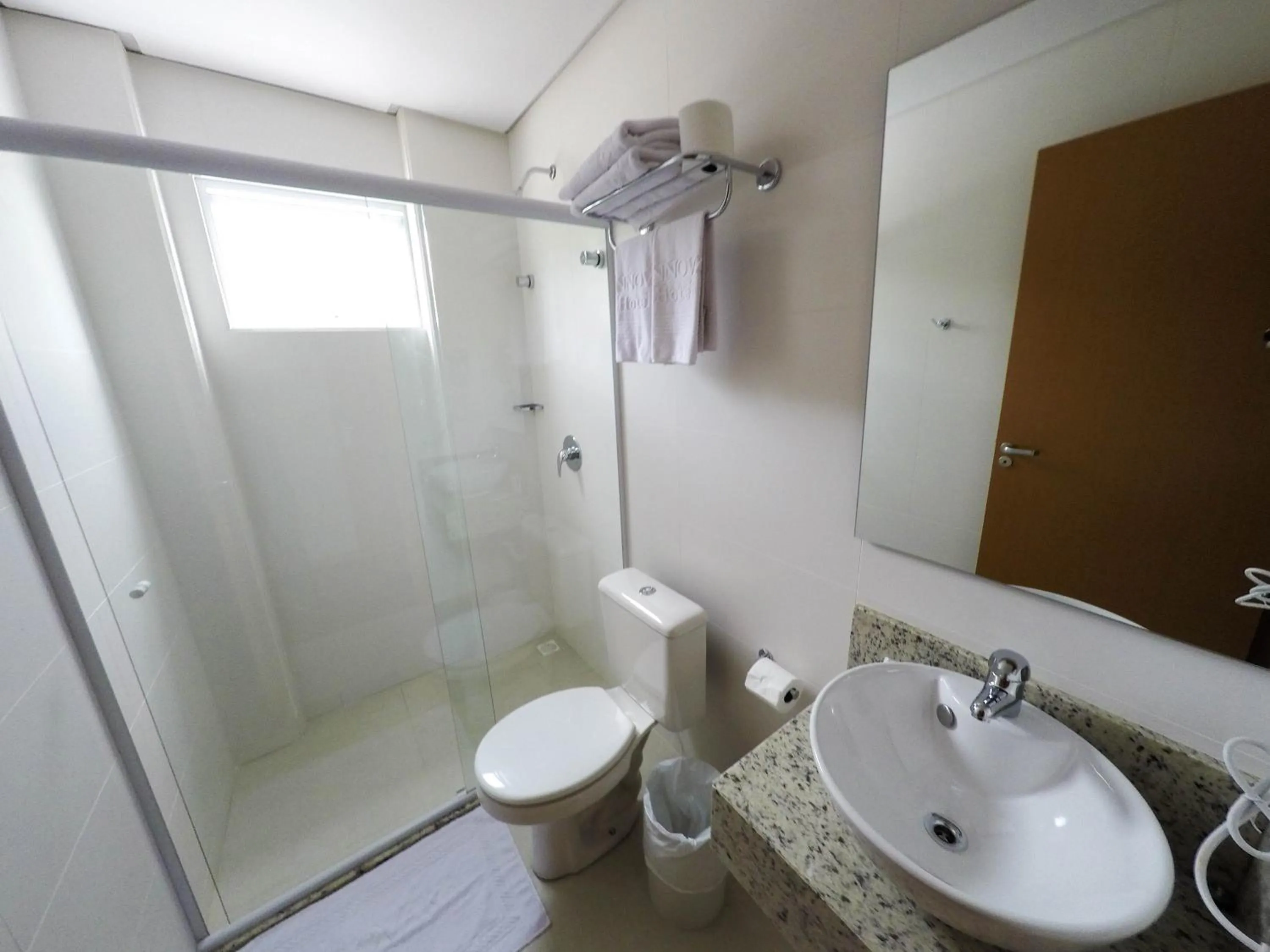 Shower in Tri Hotel São João Batista