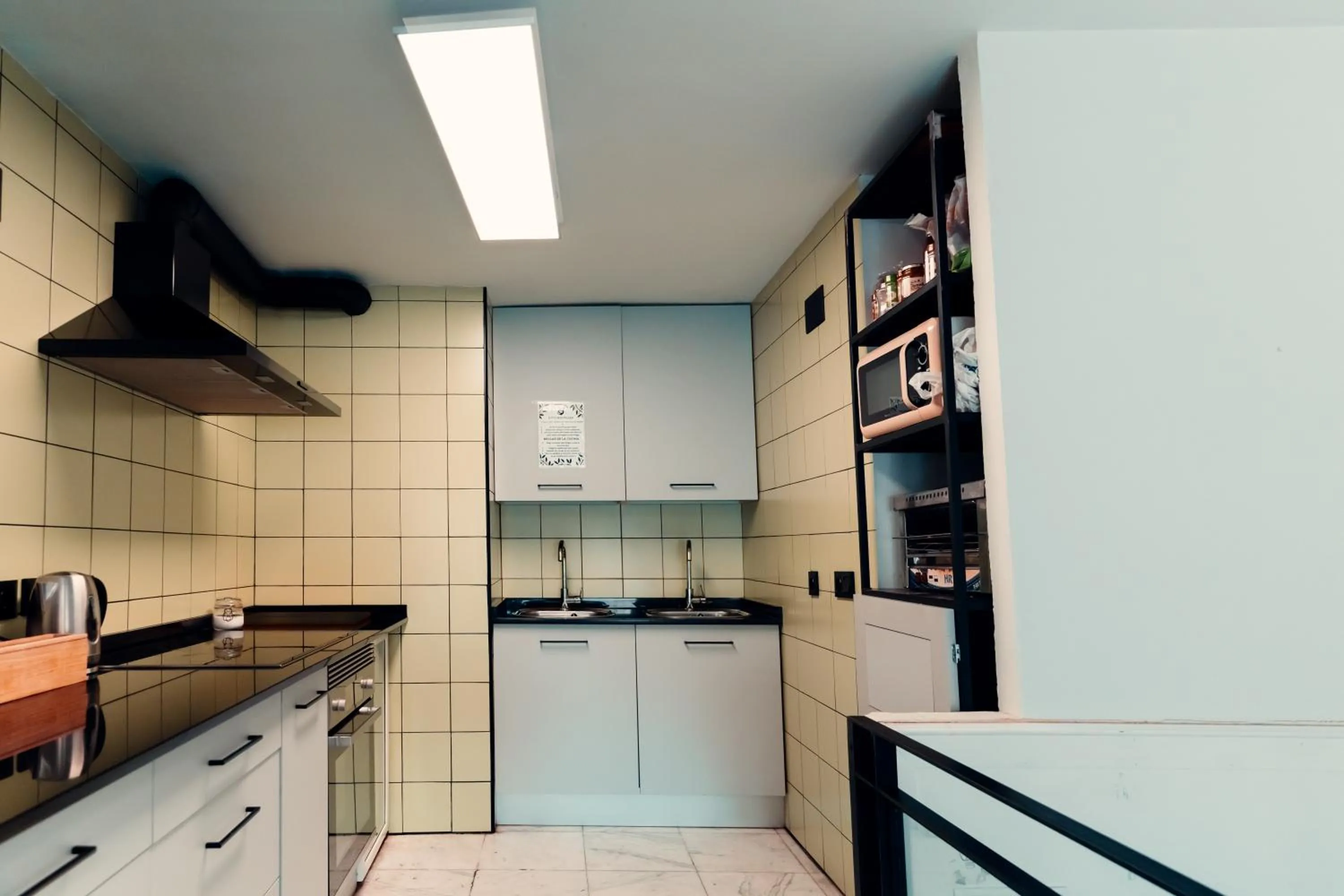 Communal kitchen in JOY Setas Coworking