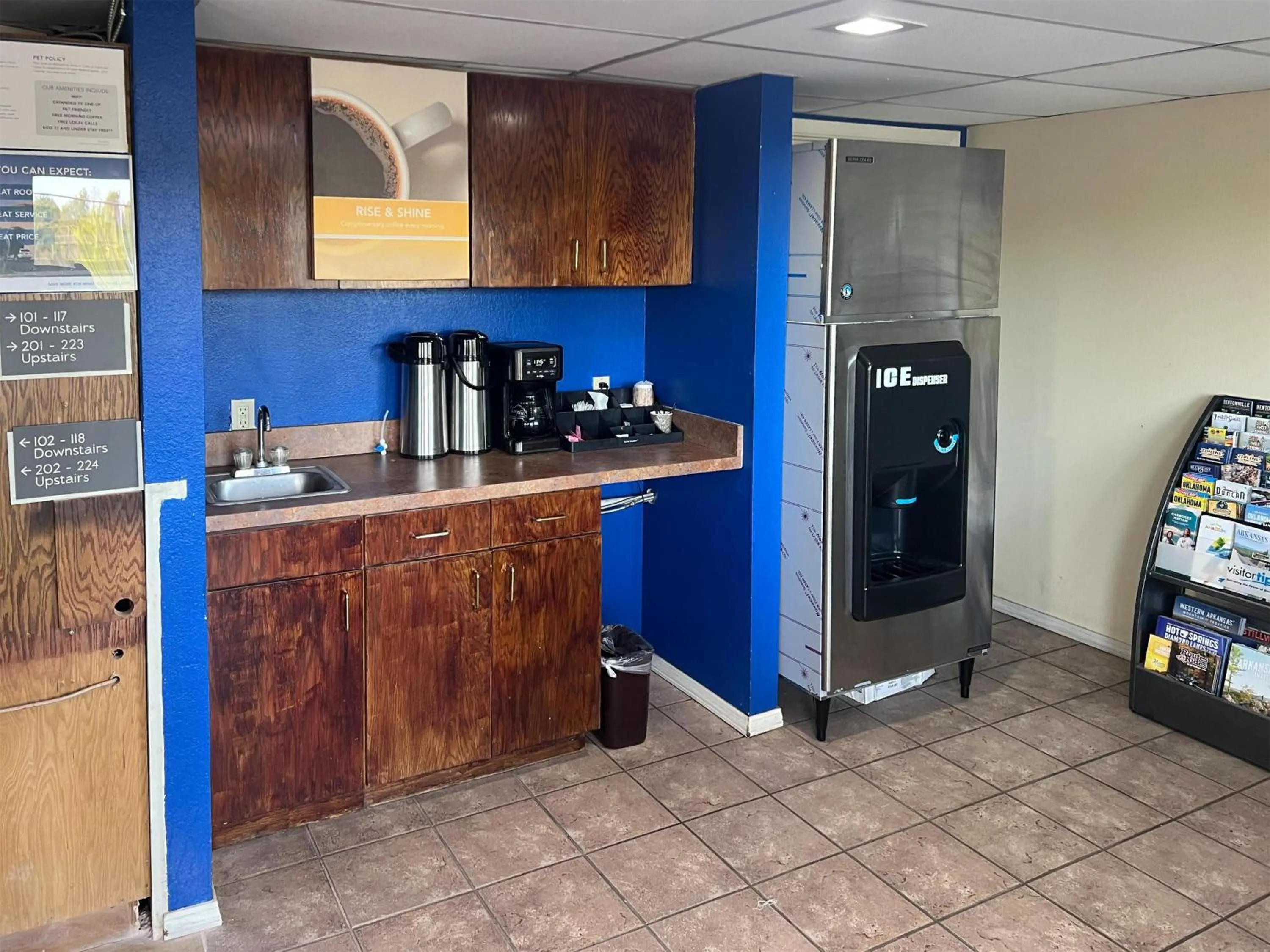 Property building in Motel 6-Ozark, AR