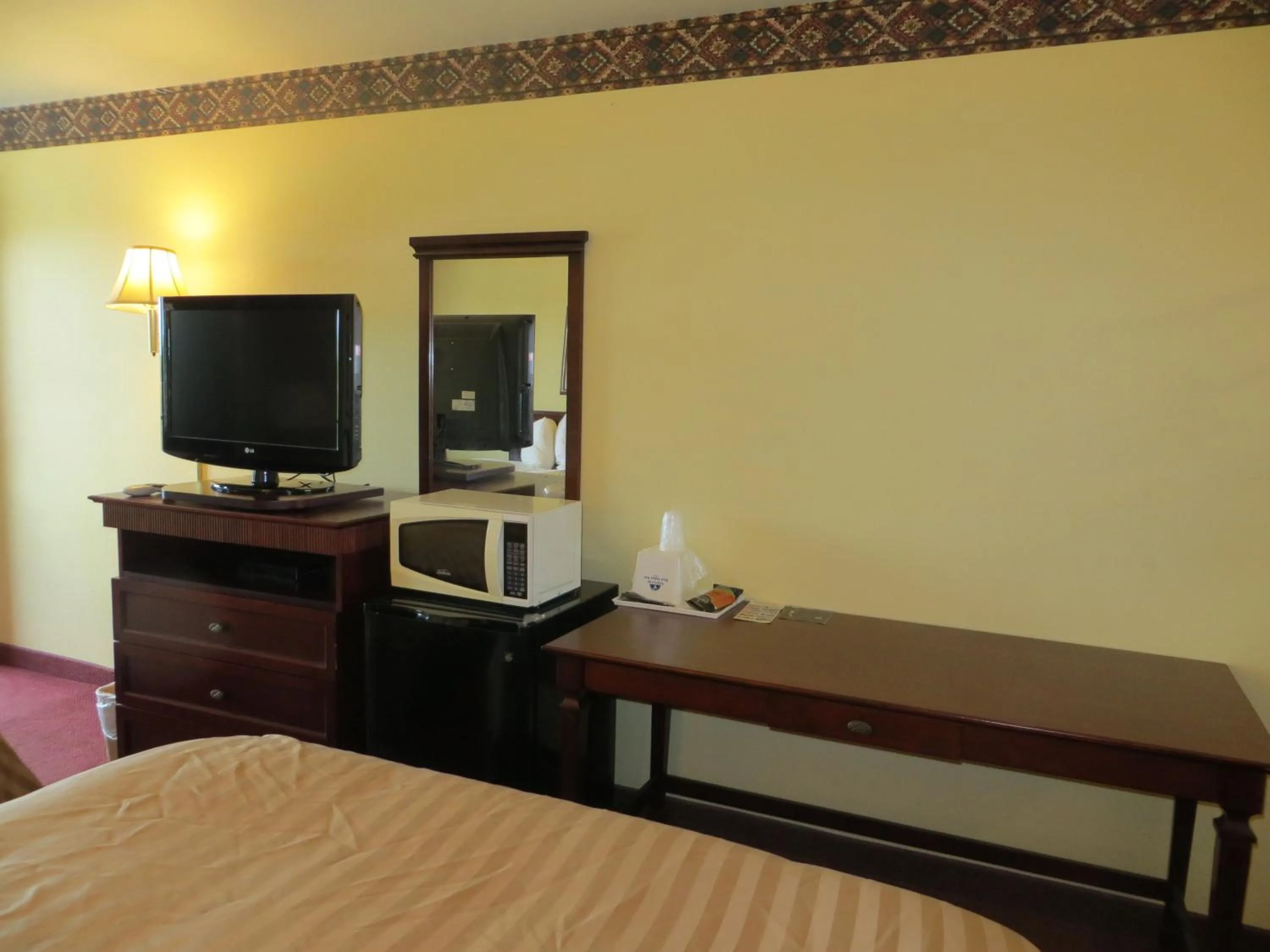 Bed in Motel 6-Ozark, AR