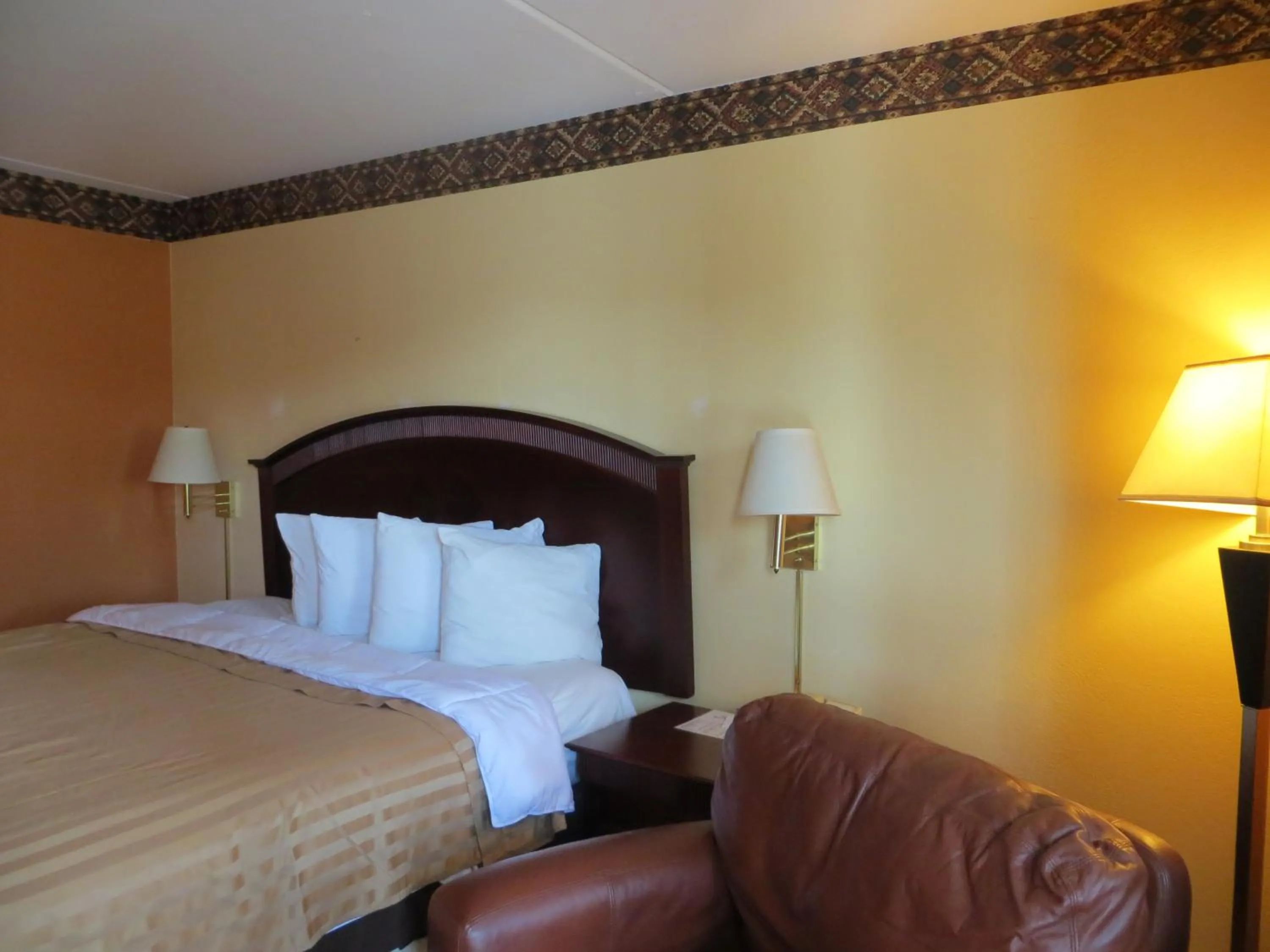 Bed in Motel 6-Ozark, AR