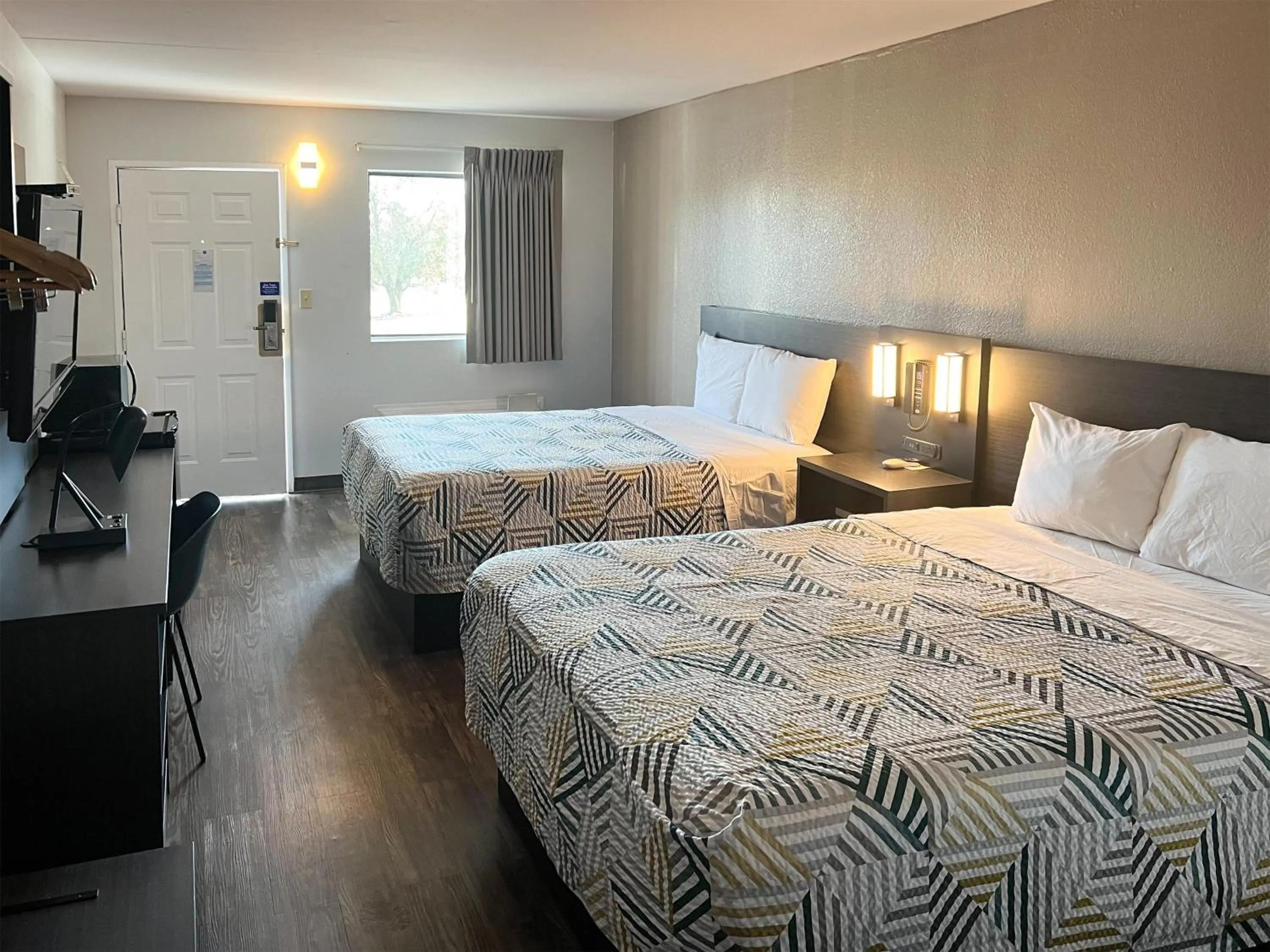 Bedroom, Bed in Motel 6-Ozark, AR