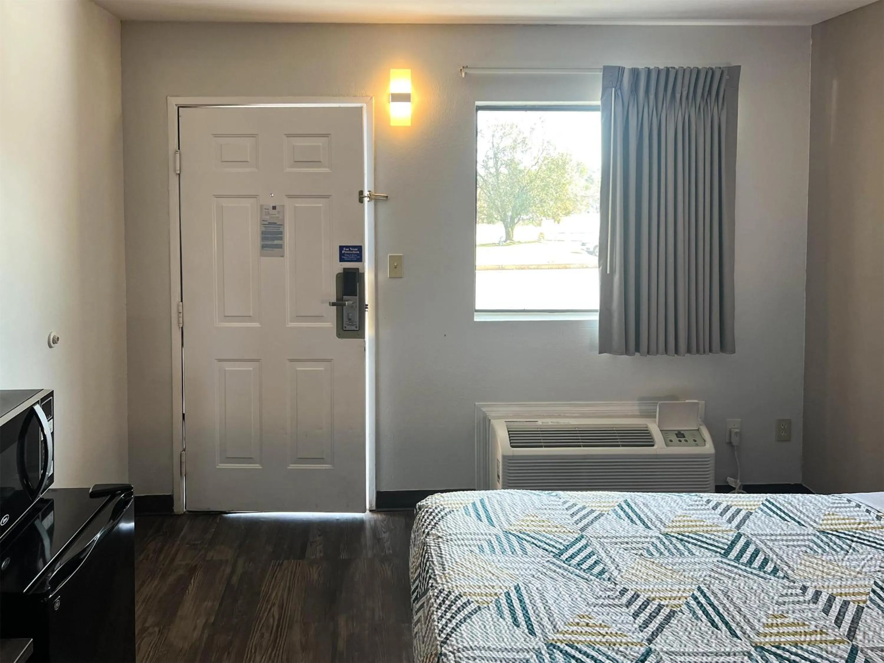 Bedroom, Bed in Motel 6-Ozark, AR