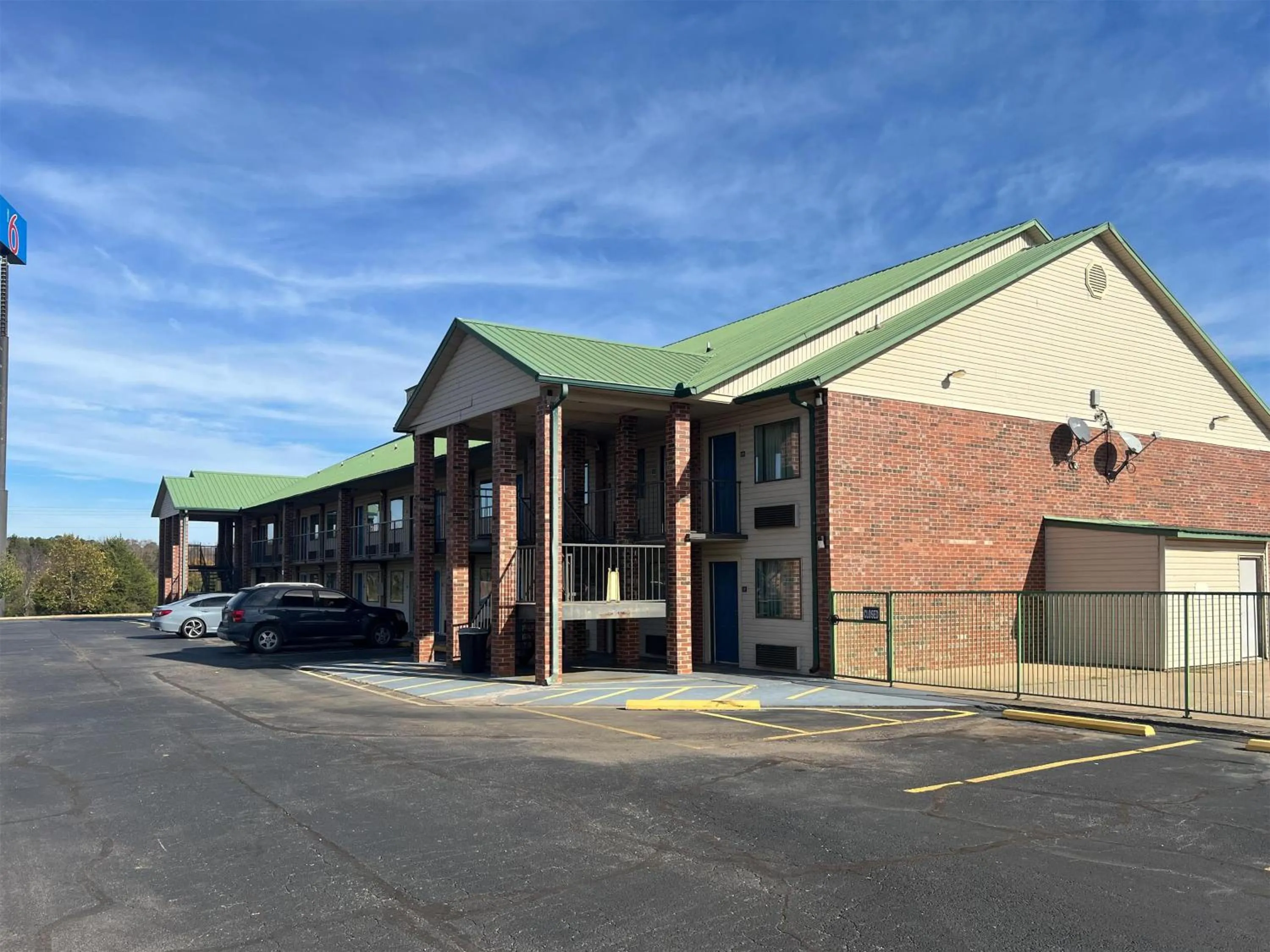 Property building in Motel 6-Ozark, AR