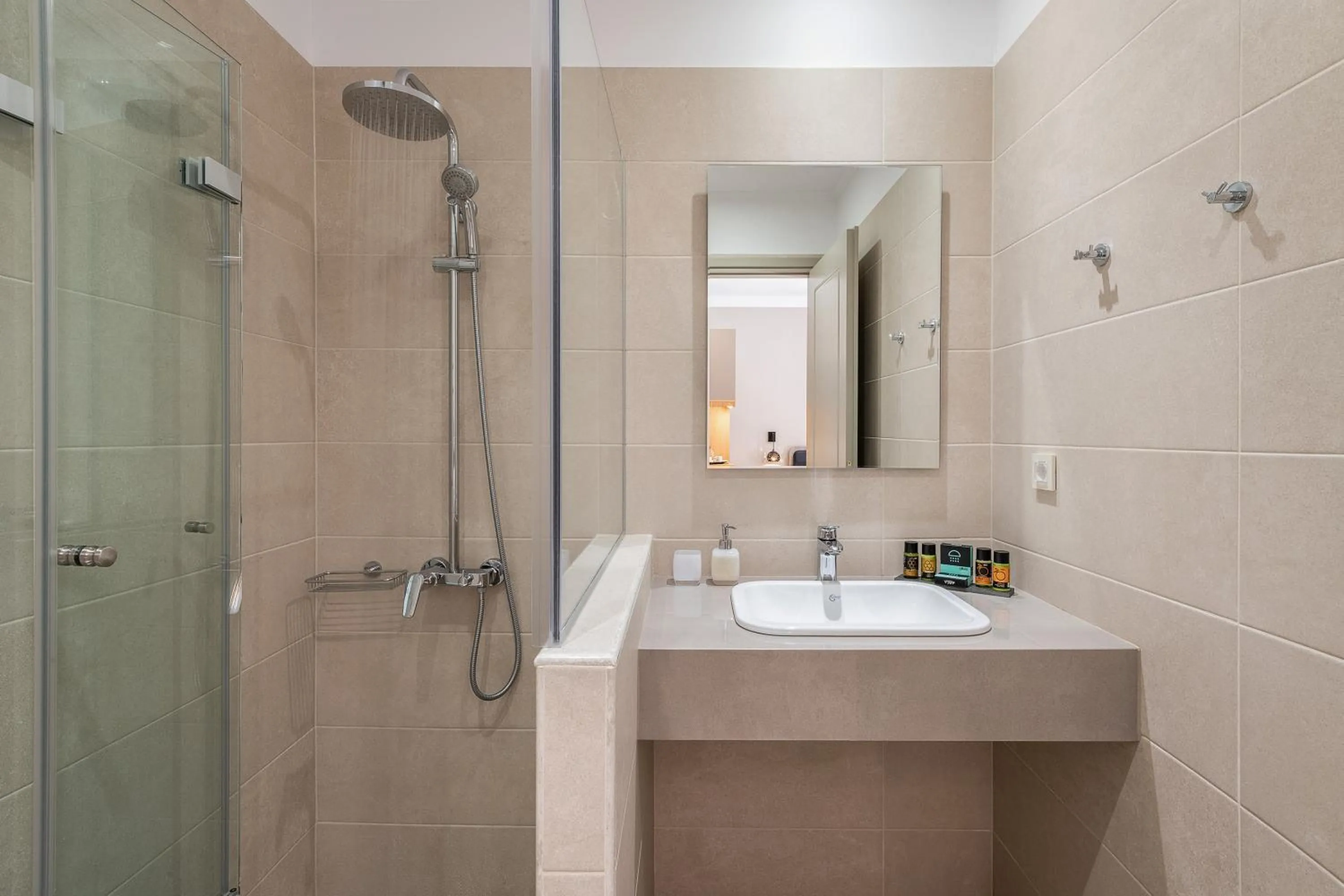 Shower in Viaggio Elegant Rooms