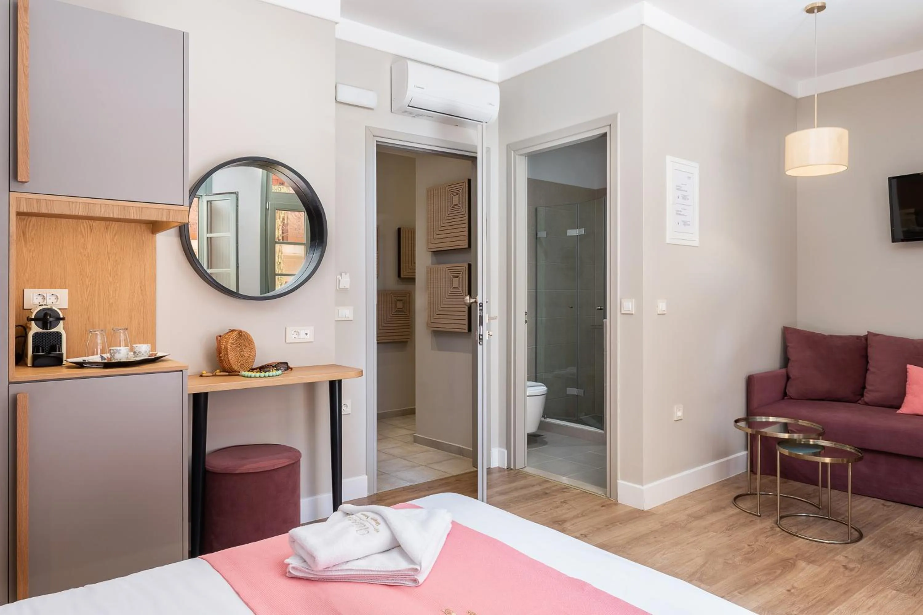 Photo of the whole room in Viaggio Elegant Rooms