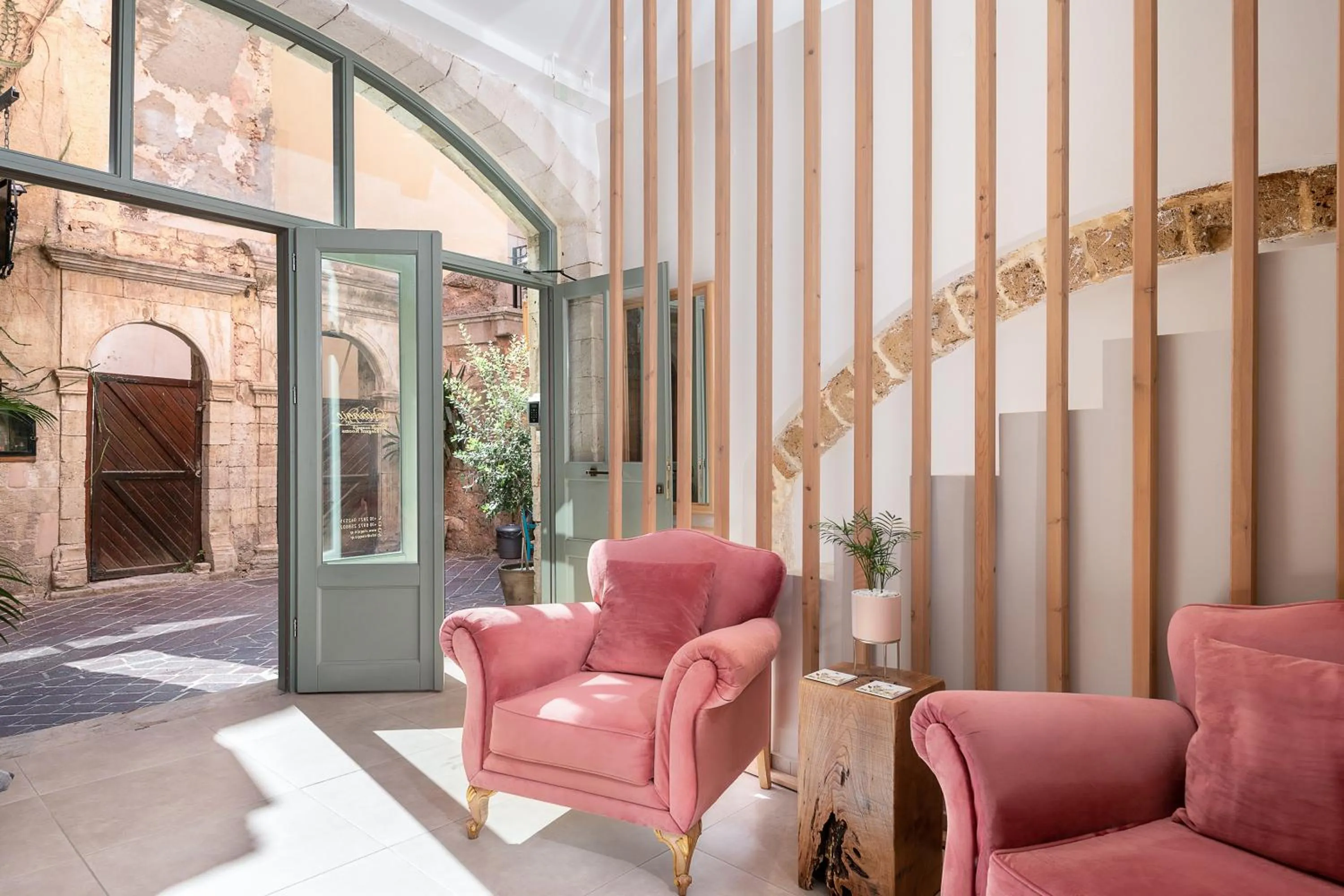 Lobby or reception in Viaggio Elegant Rooms