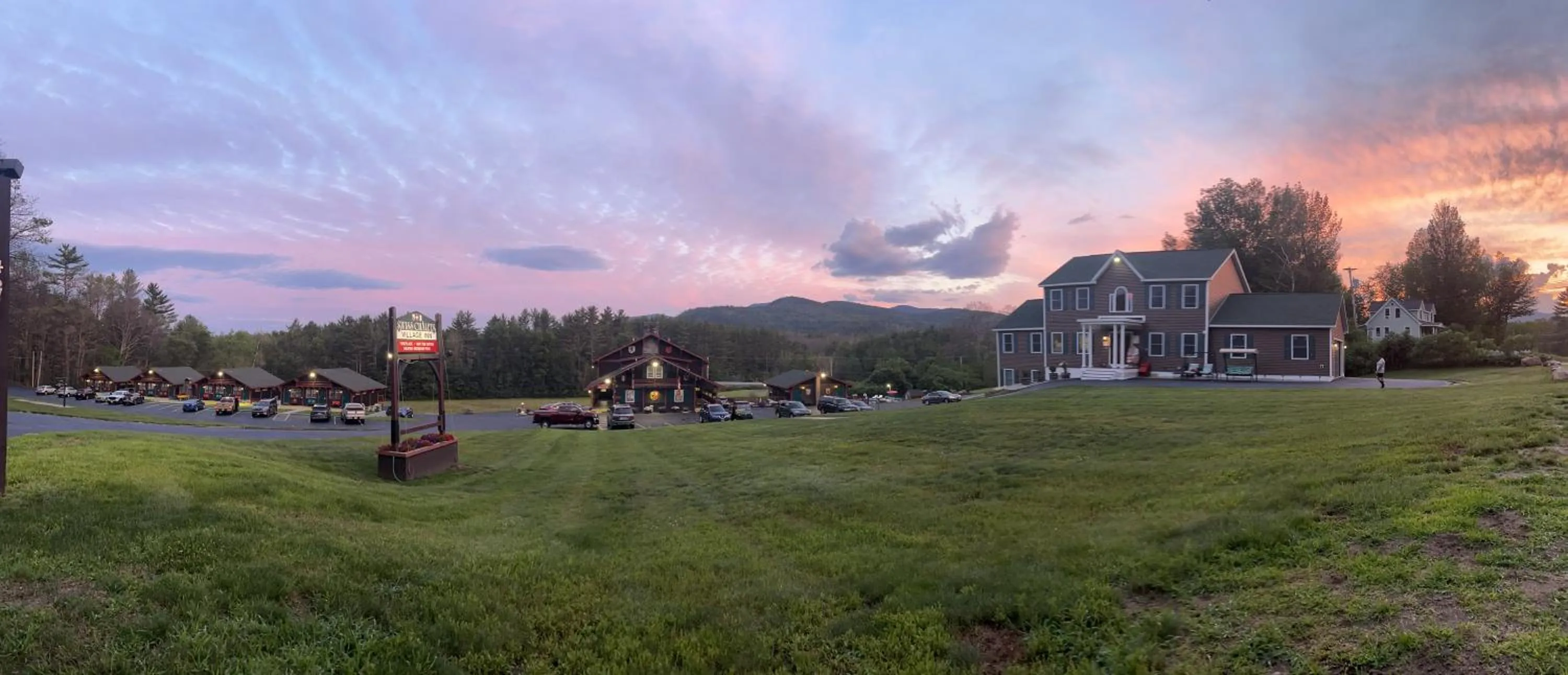 Property building in Swiss Chalets Village Inn