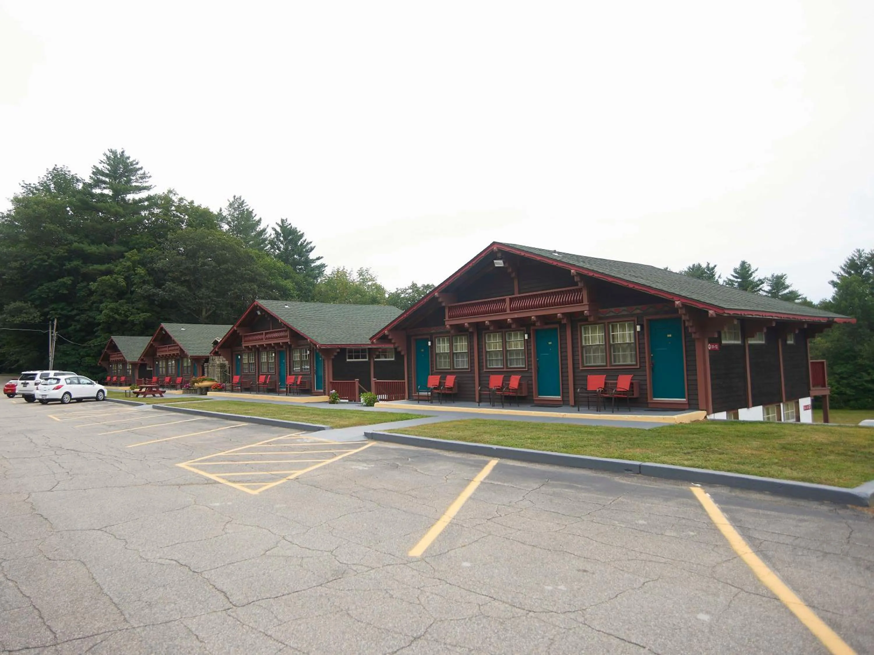 Property building in Swiss Chalets Village Inn
