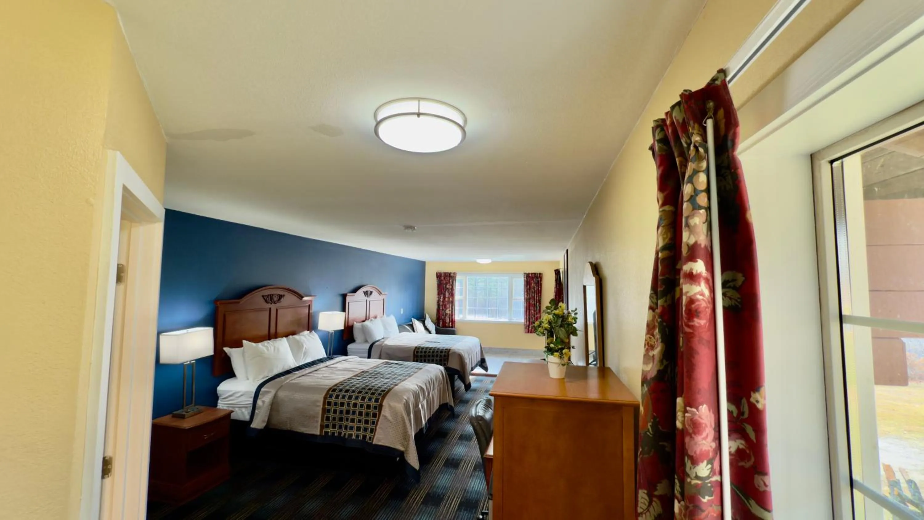 Bed in Swiss Chalets Village Inn