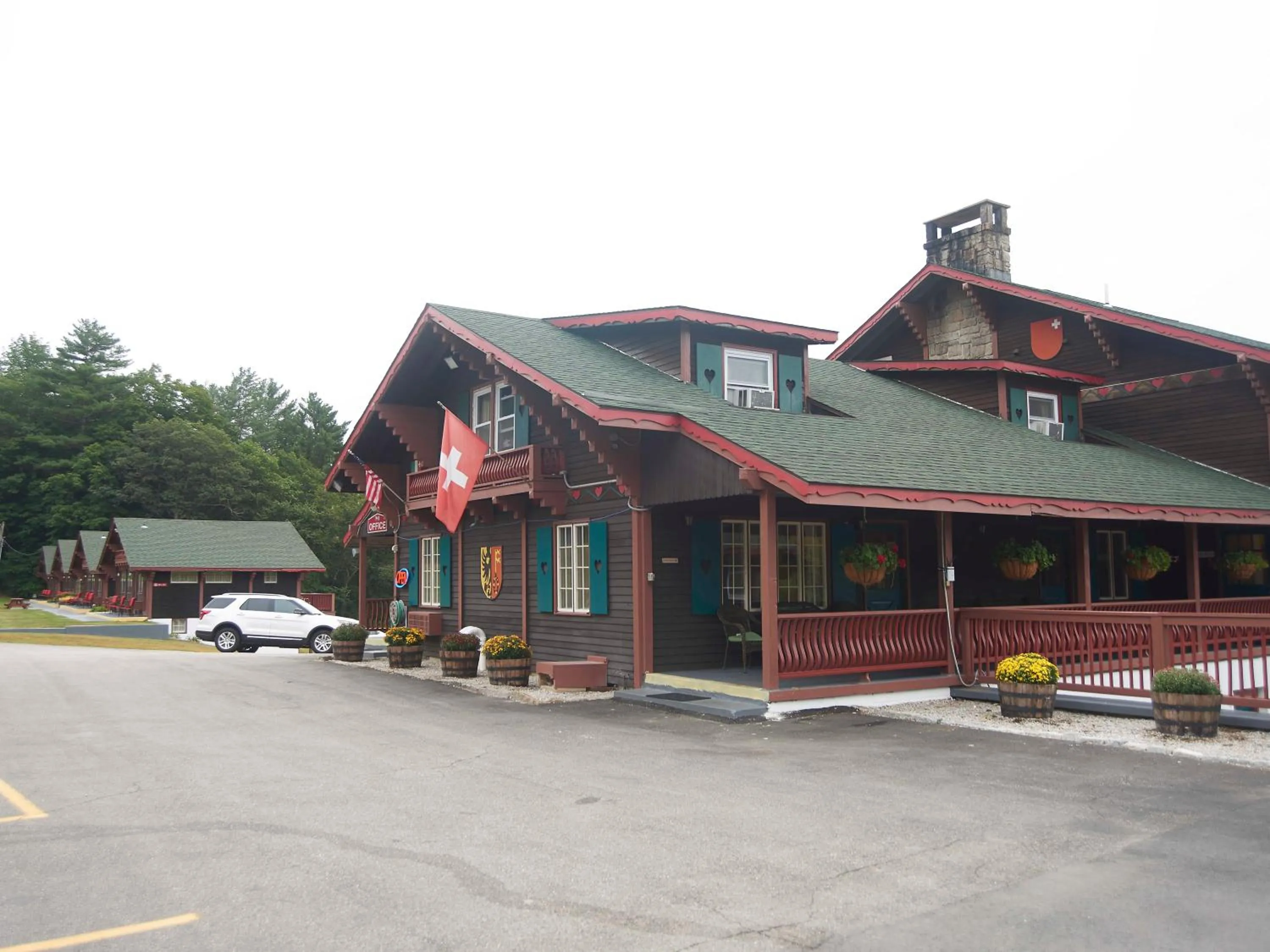Facade/entrance in Swiss Chalets Village Inn