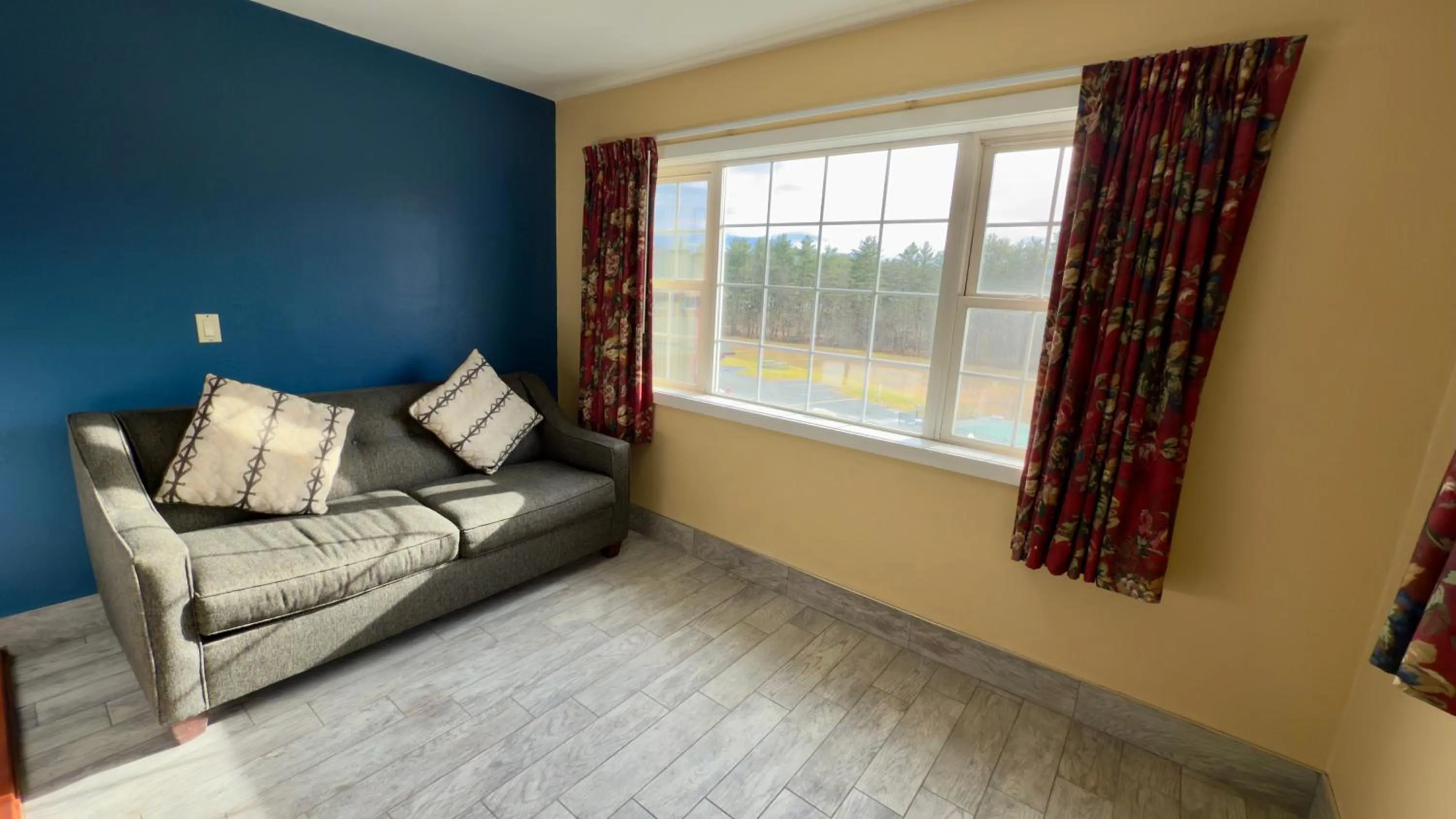 Living room in Swiss Chalets Village Inn