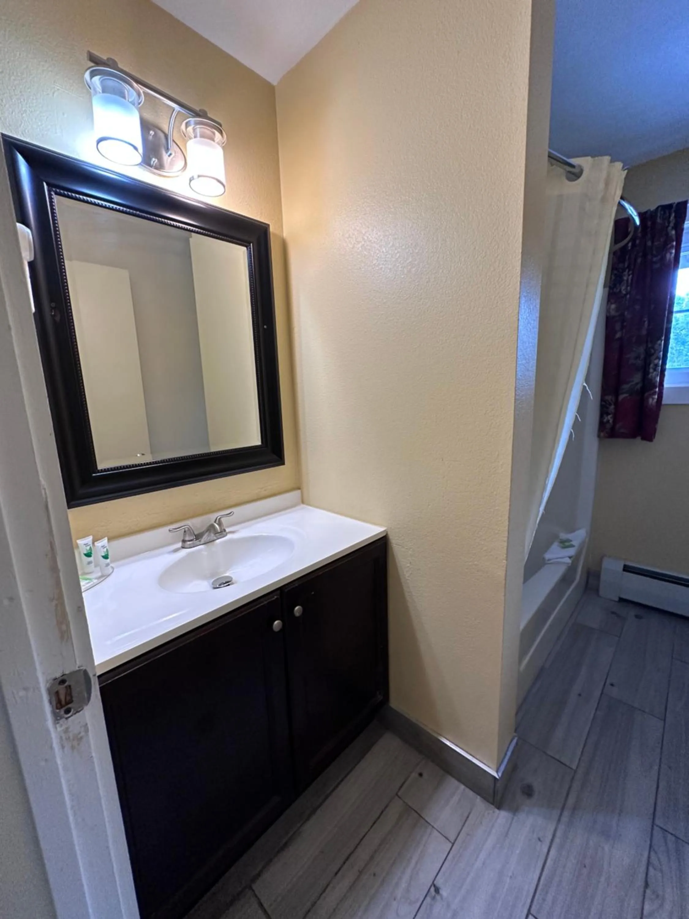 Bathroom in Swiss Chalets Village Inn