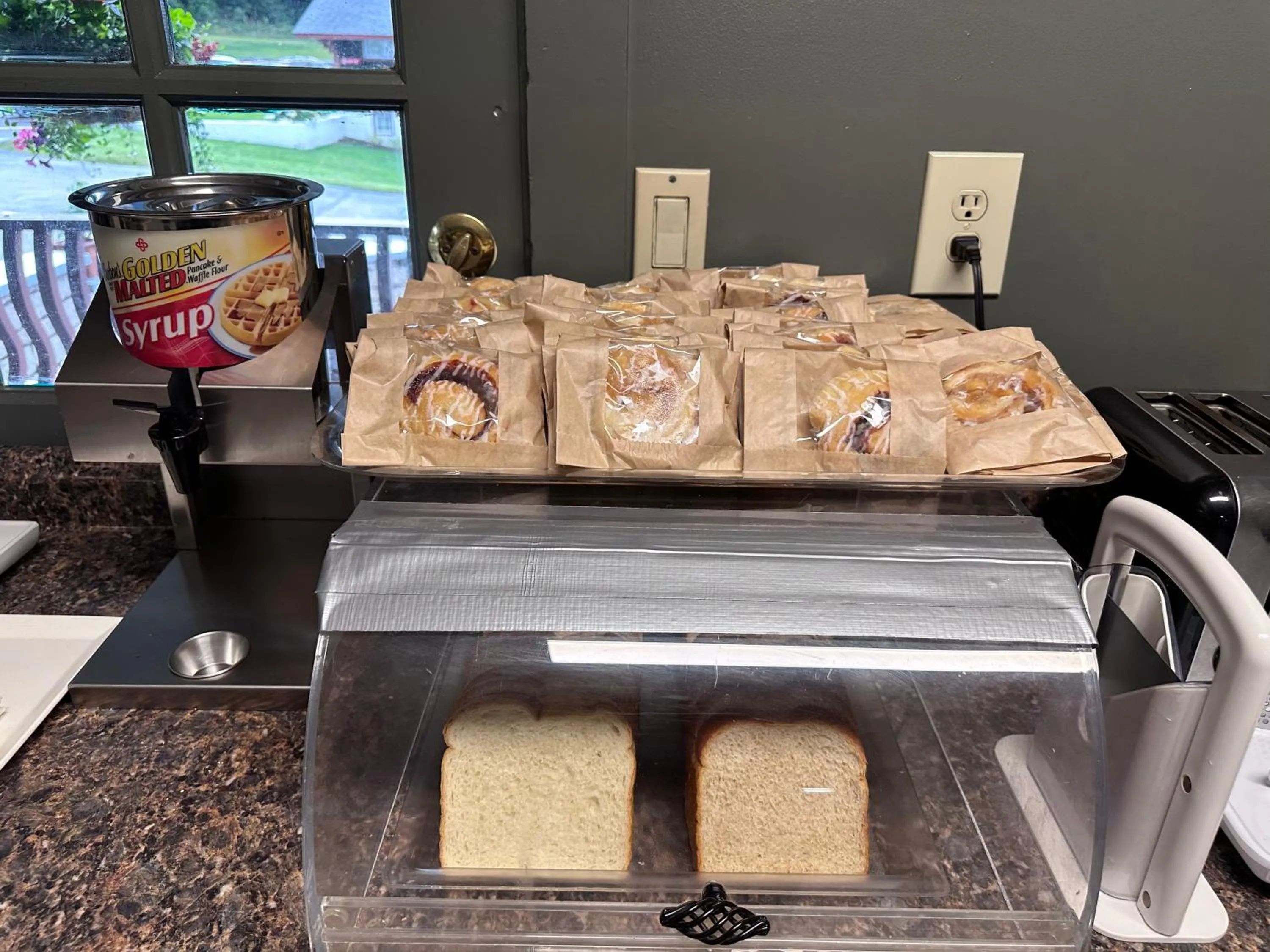 Buffet breakfast in Swiss Chalets Village Inn