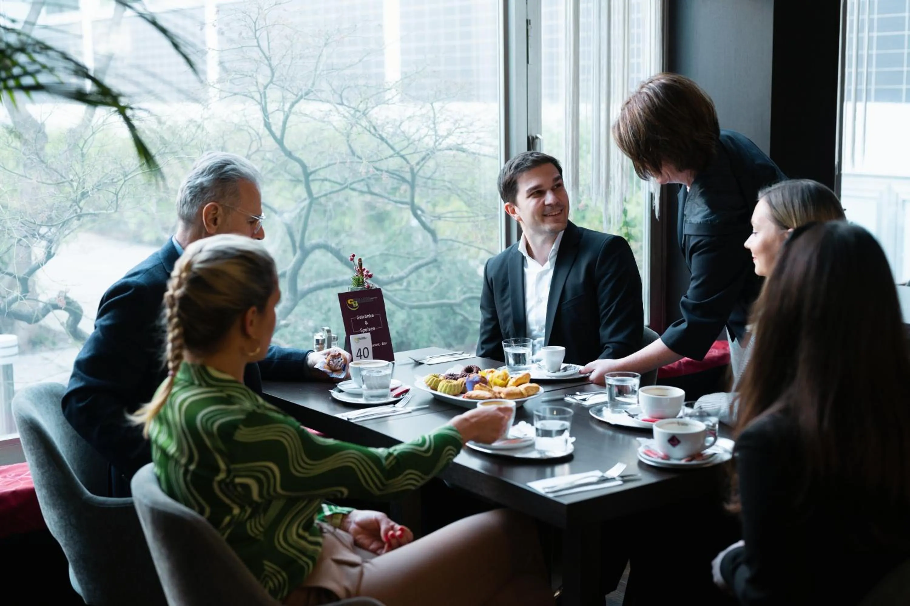 Restaurant/places to eat in College Garden Hotel