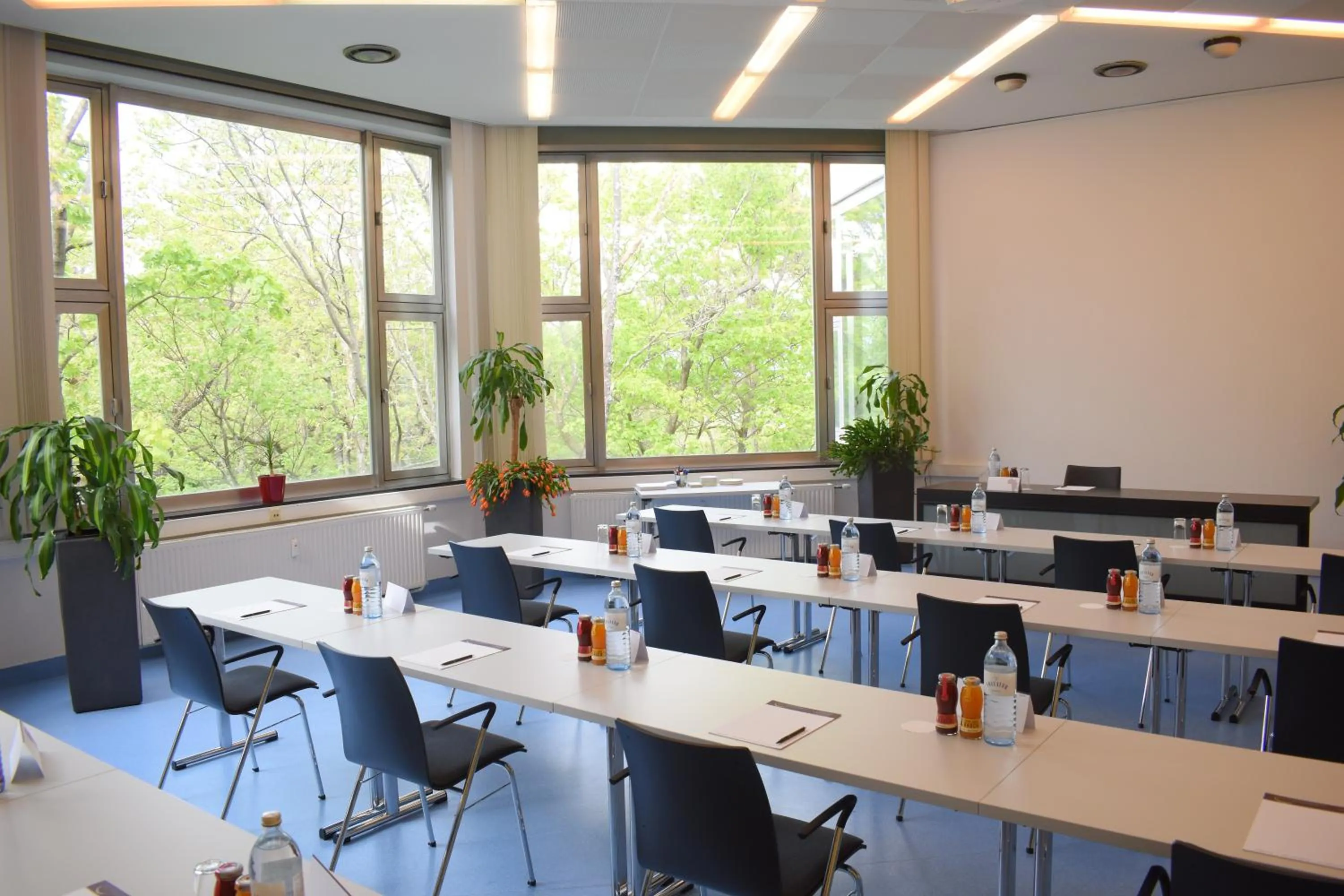 Meeting/conference room in College Garden Hotel