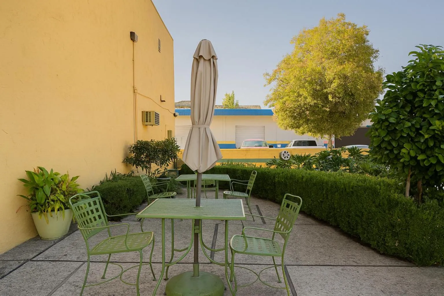 Garden in Granada Inn