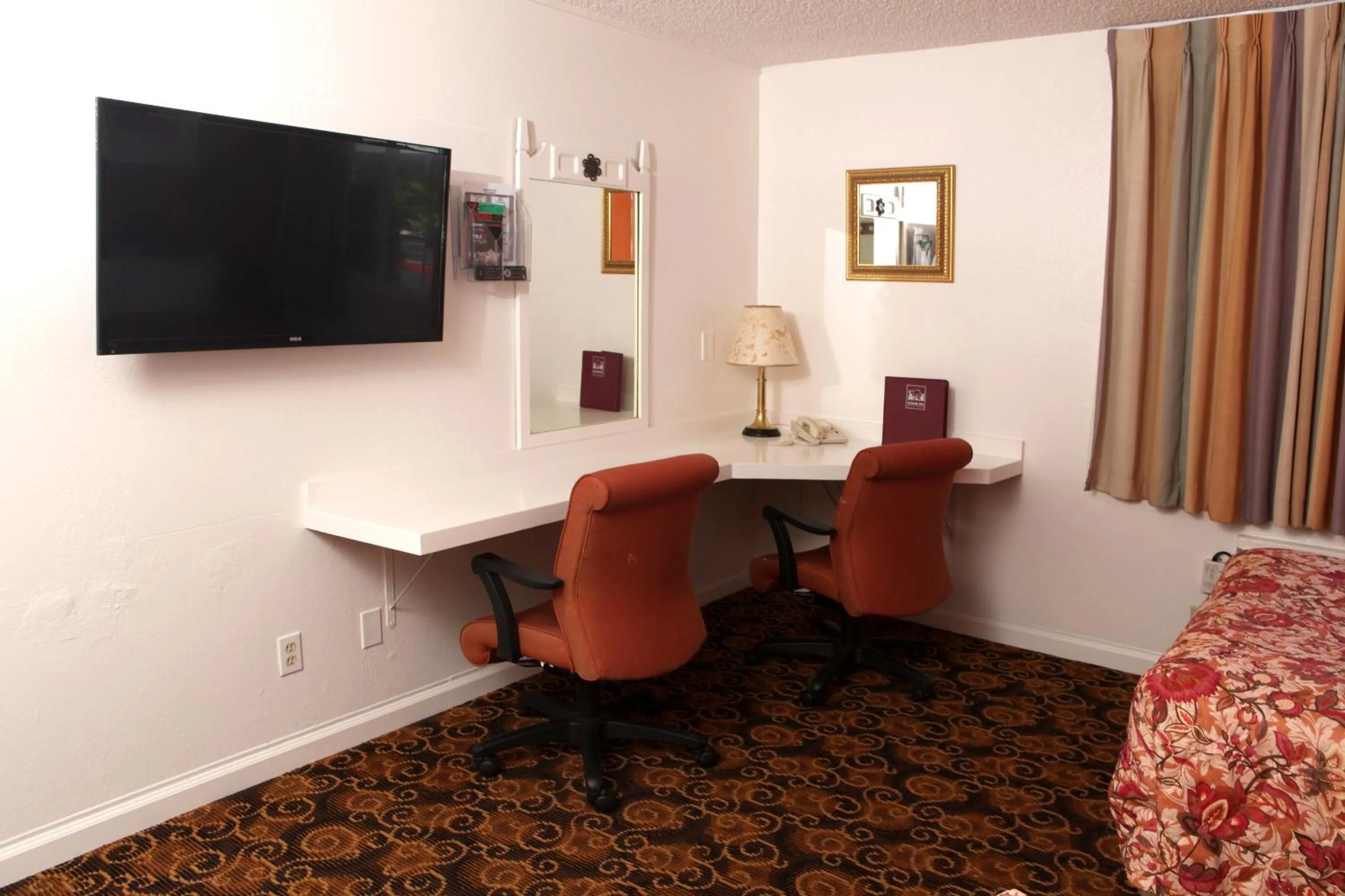 TV and multimedia in Granada Inn