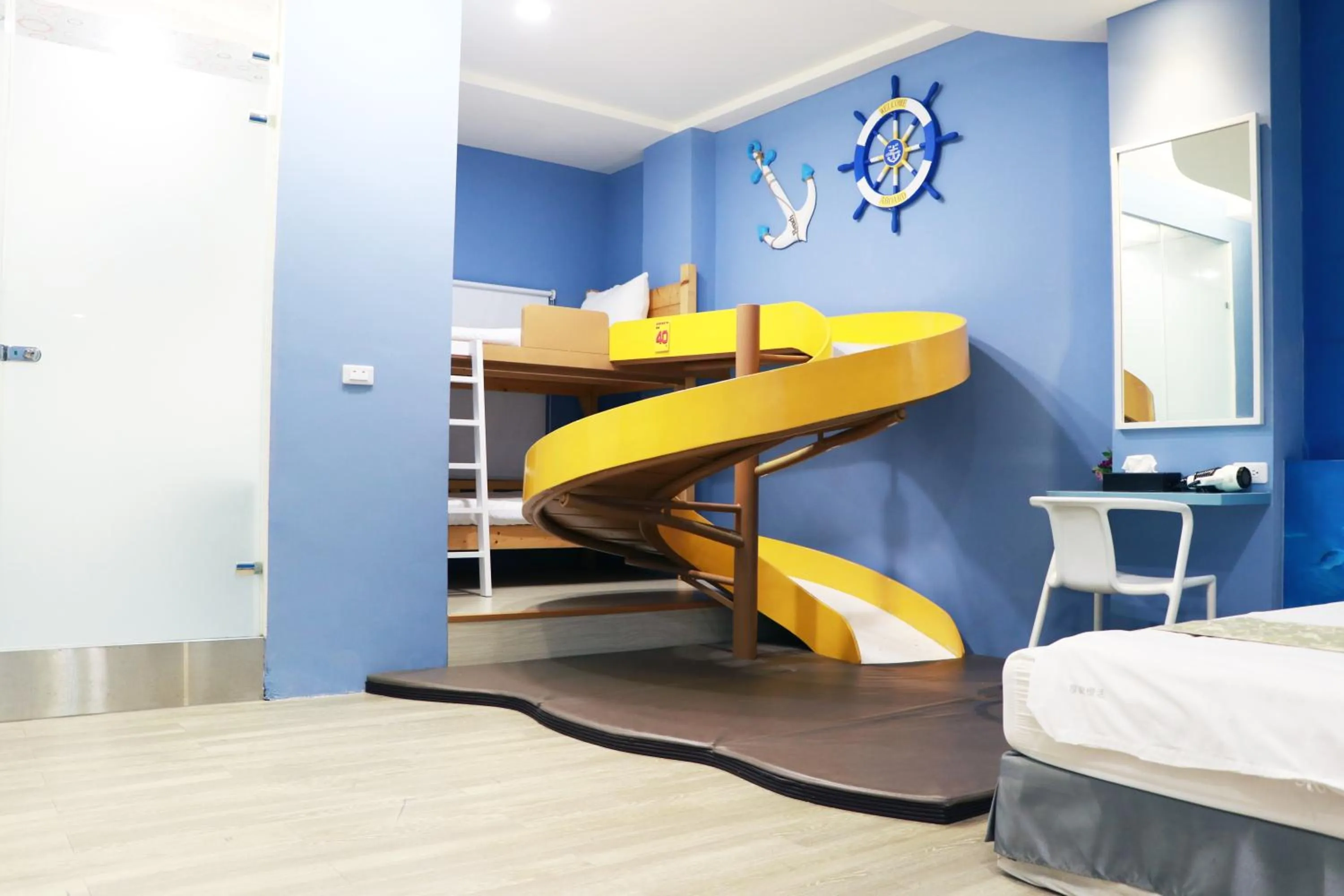 Photo of the whole room, Bed in 良辰暖居