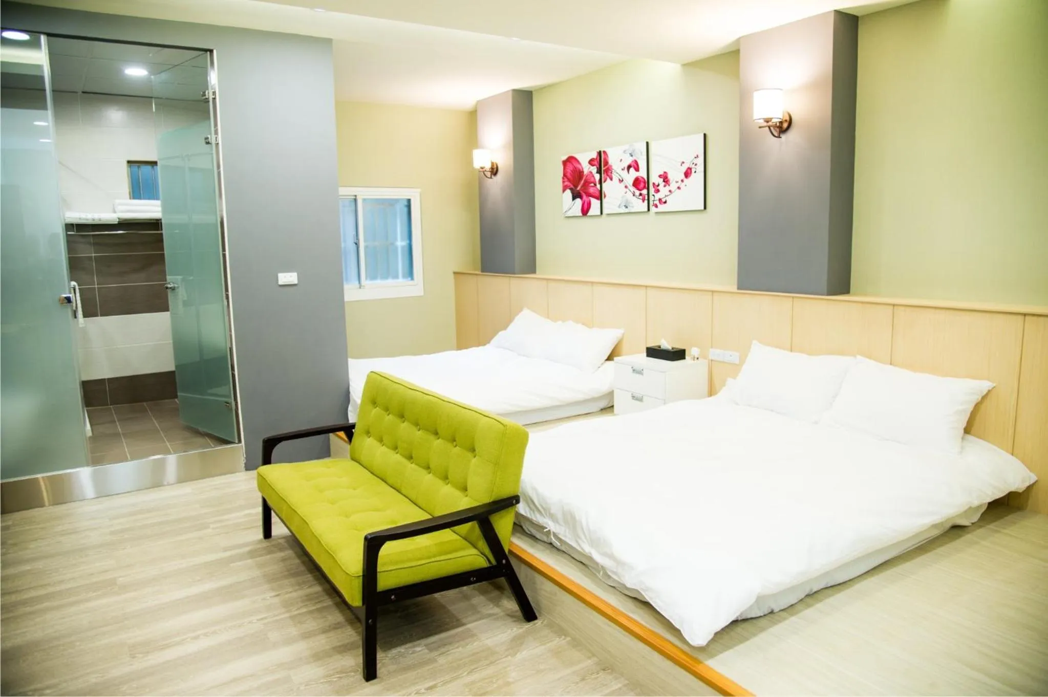 Photo of the whole room, Bed in 良辰暖居