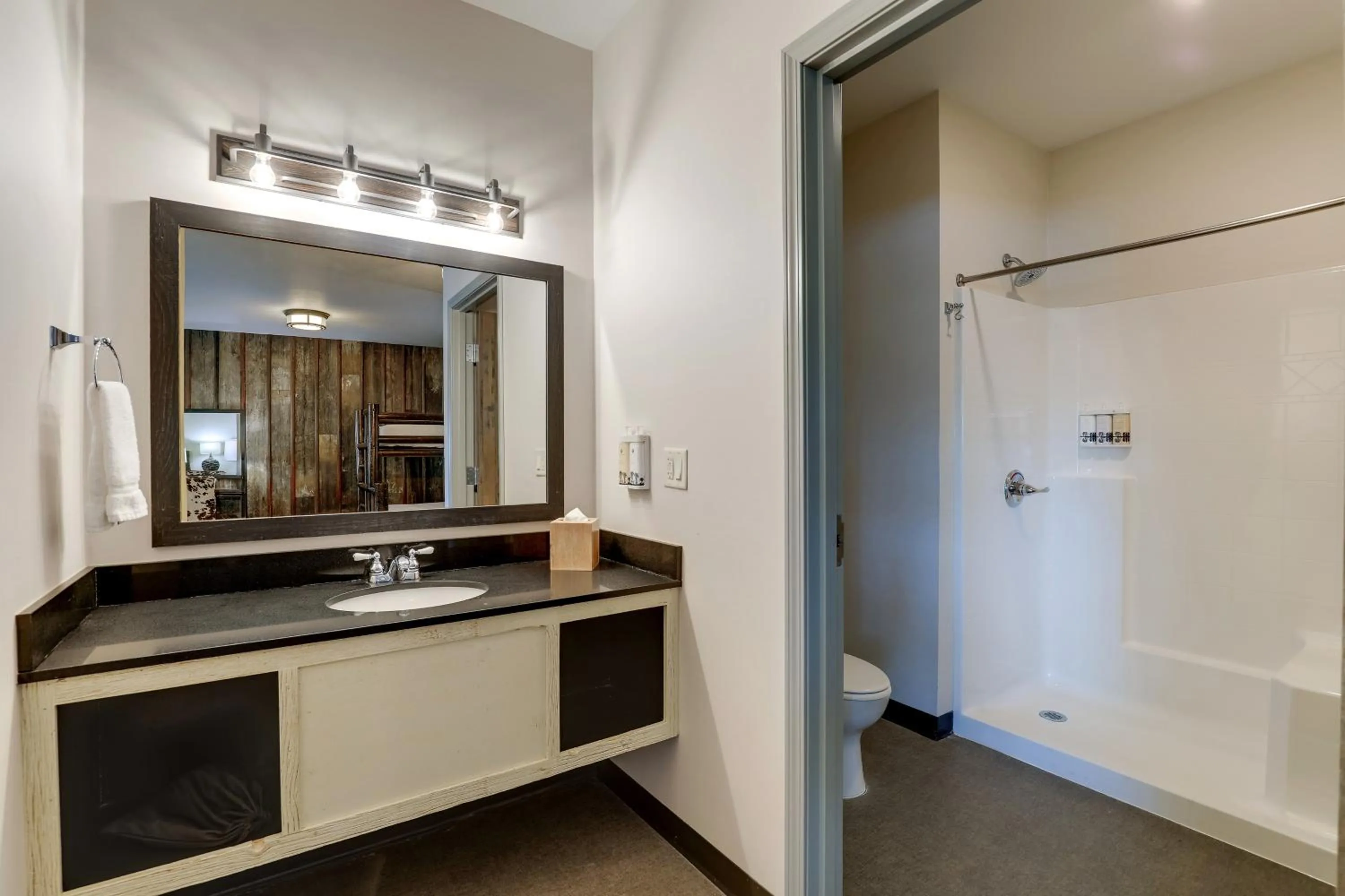 Bathroom in Stoney Creek Hotel Tulsa - Broken Arrow