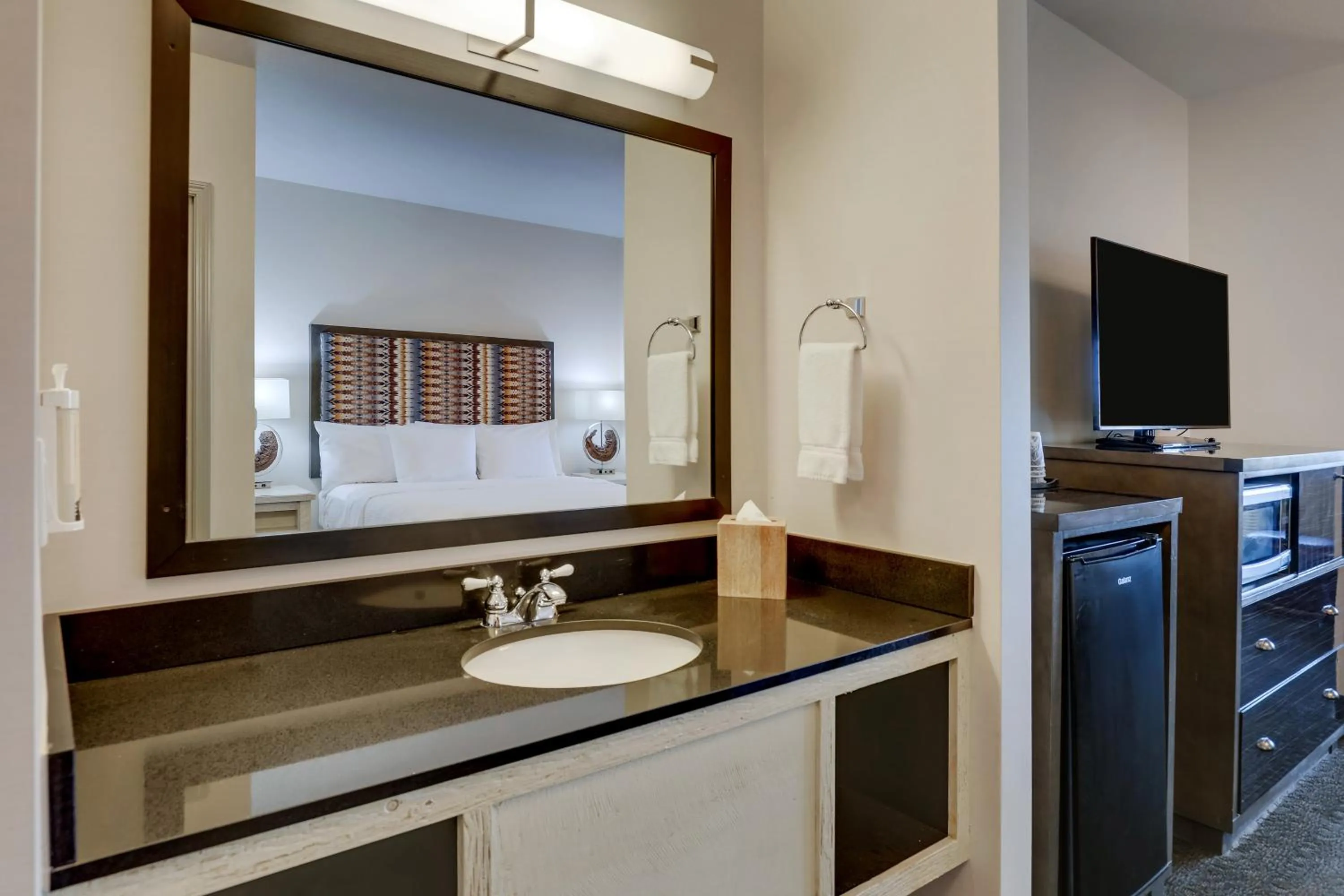 Bed in Stoney Creek Hotel Tulsa - Broken Arrow