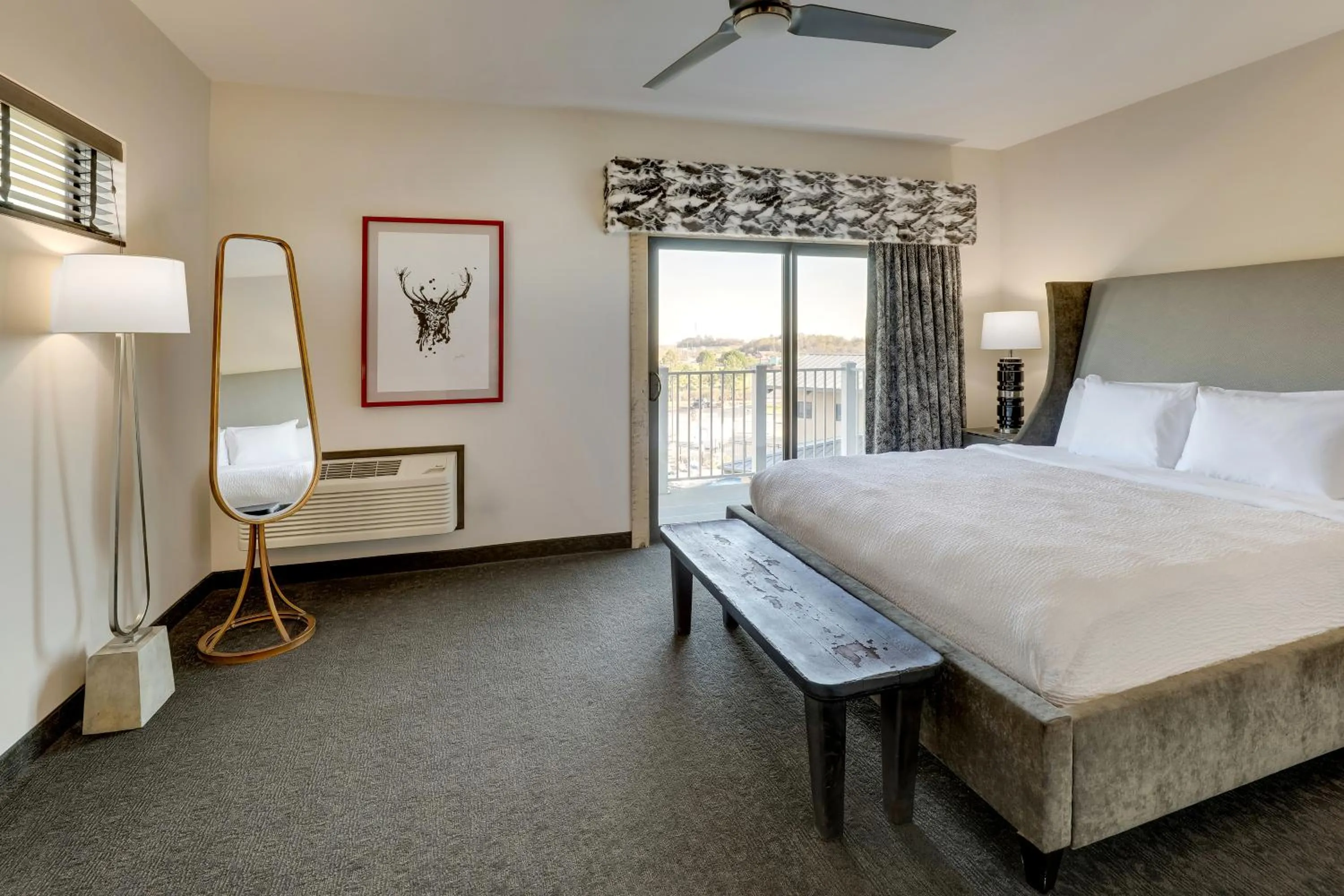 Patio, Bed in Stoney Creek Hotel Tulsa - Broken Arrow