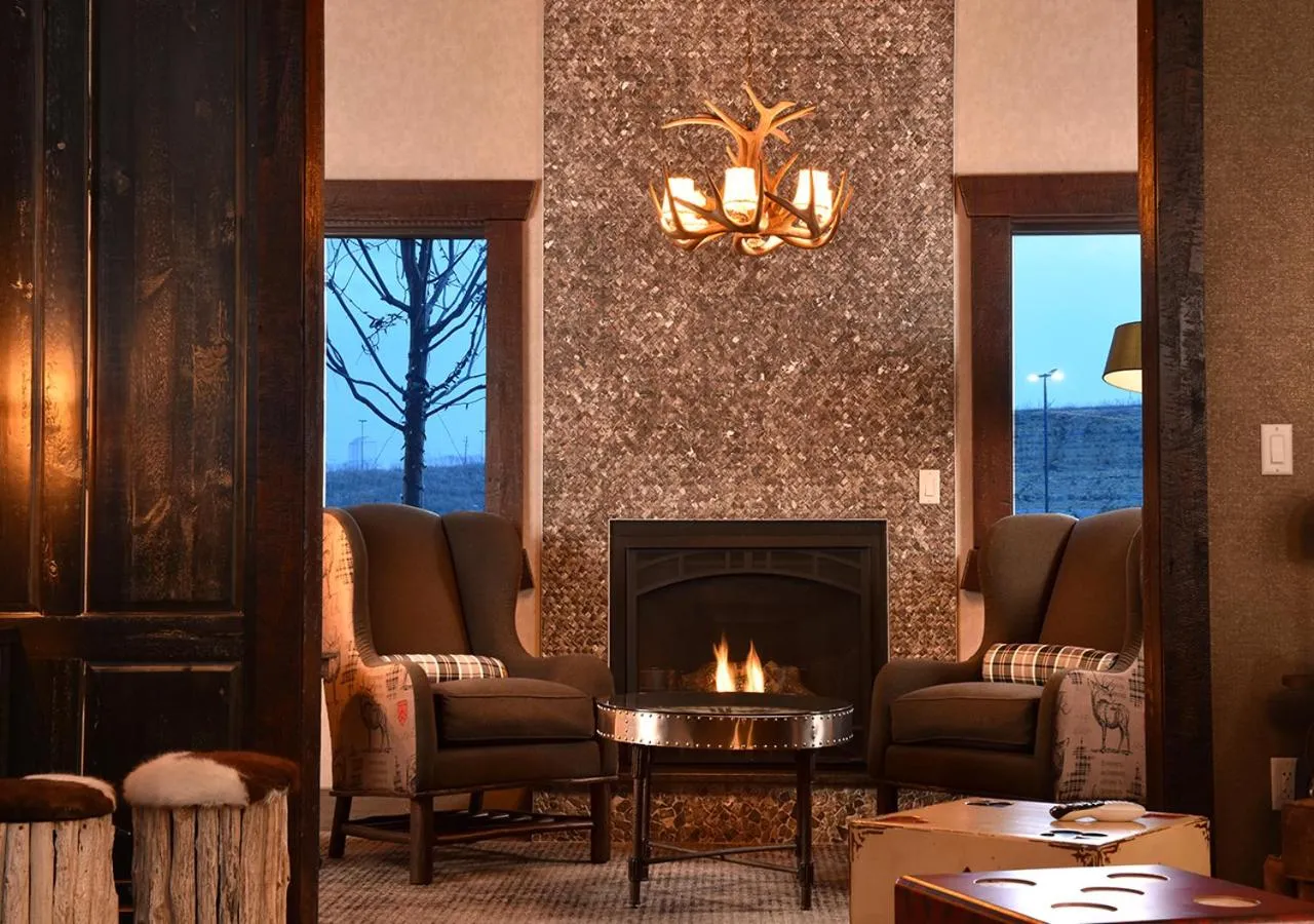 Library in Stoney Creek Hotel Tulsa - Broken Arrow